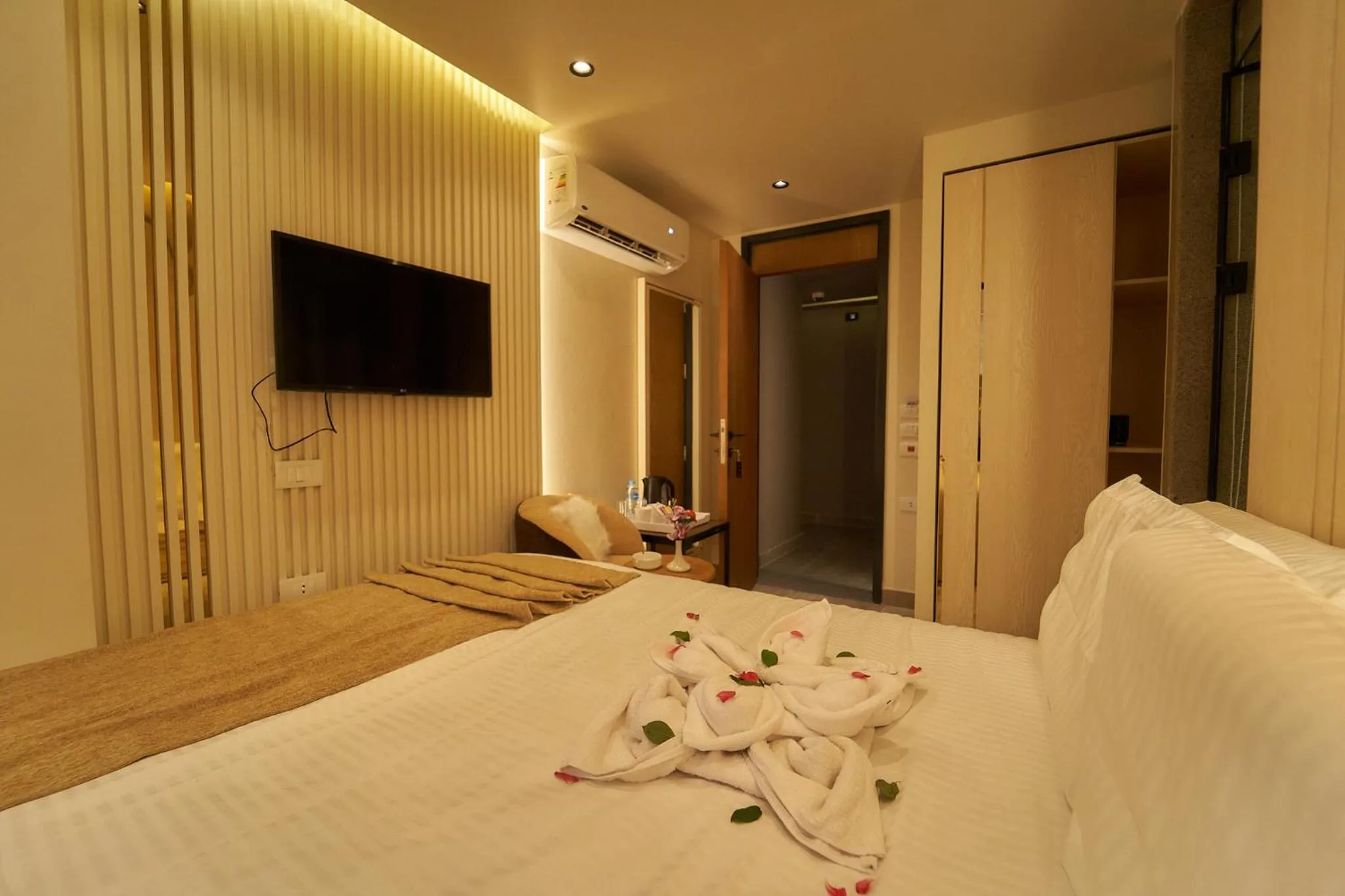 Bed in Gold's Pyramids Hotel