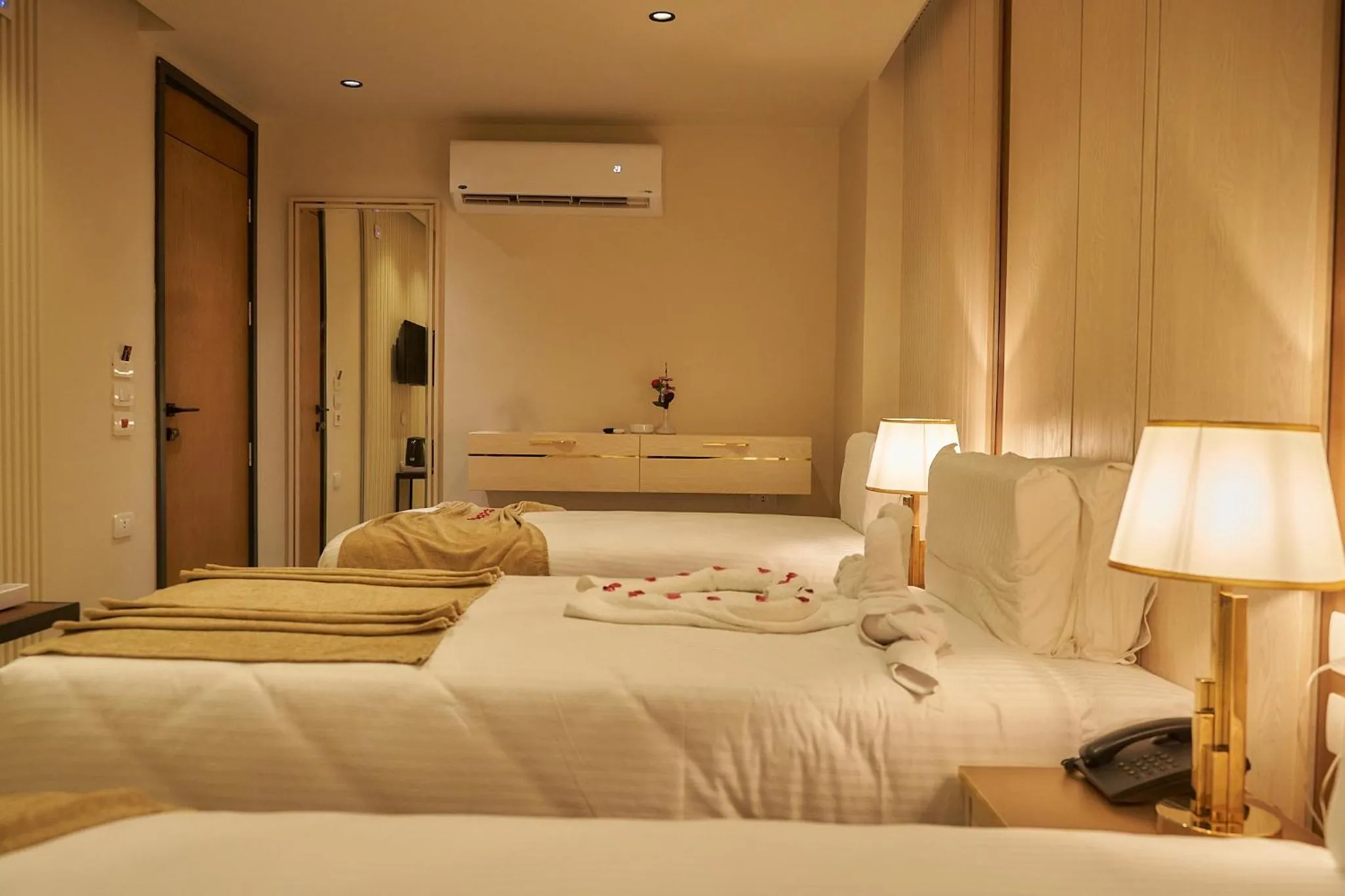 Bed in Gold's Pyramids Hotel