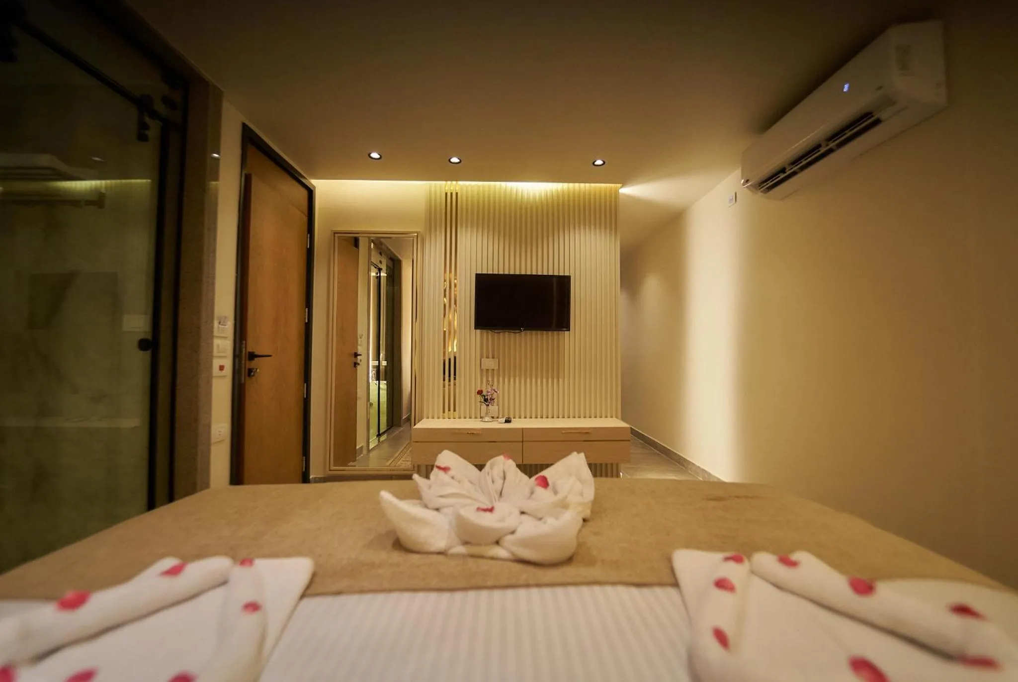 Bed in Gold's Pyramids Hotel