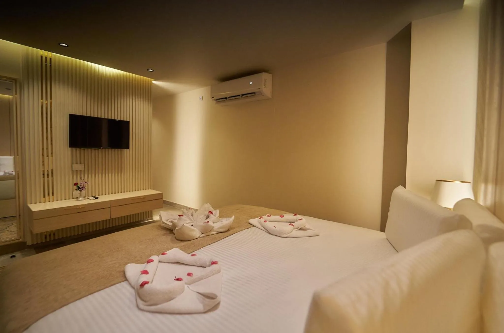 Bed in Gold's Pyramids Hotel