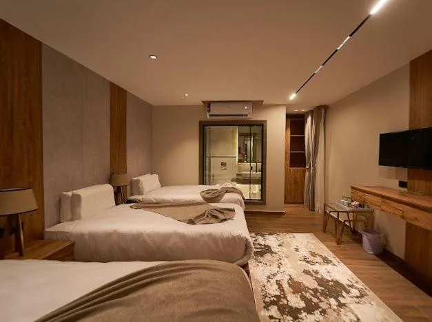 Bathroom, Bed in Gold's Pyramids Hotel