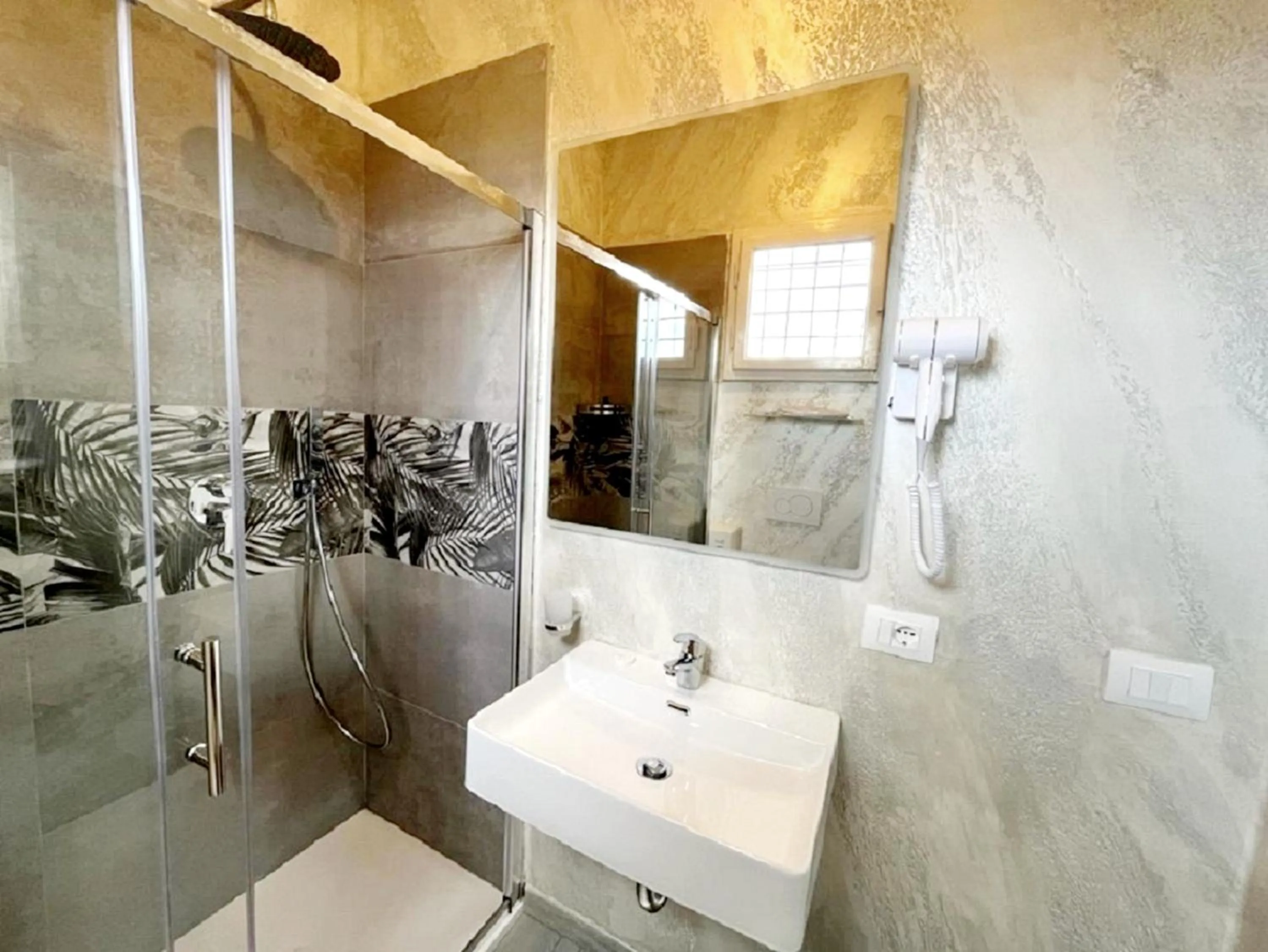 Shower in Affittacamere Sunset House