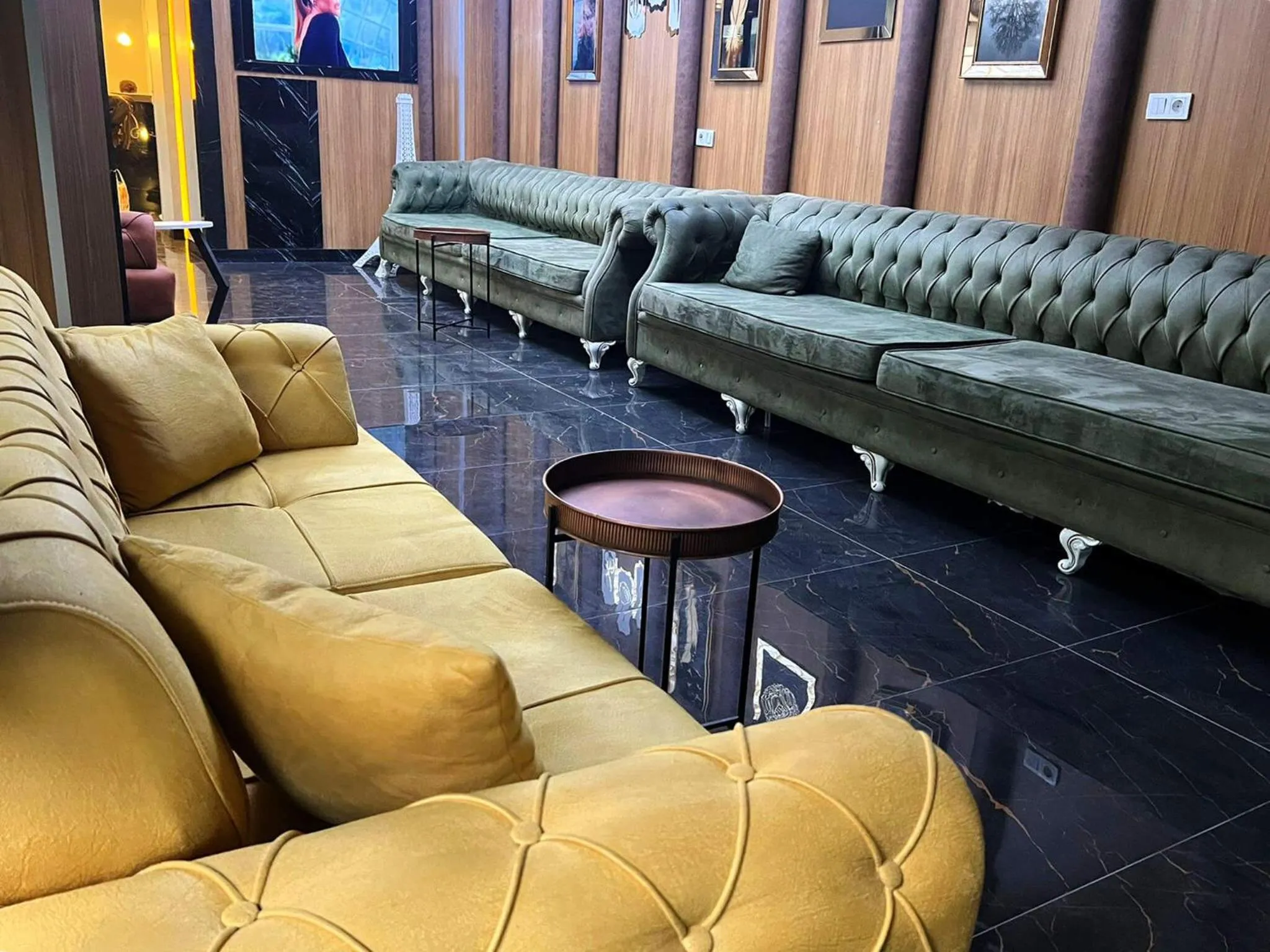 Communal lounge/ TV room in Avist Hotel Avcılar