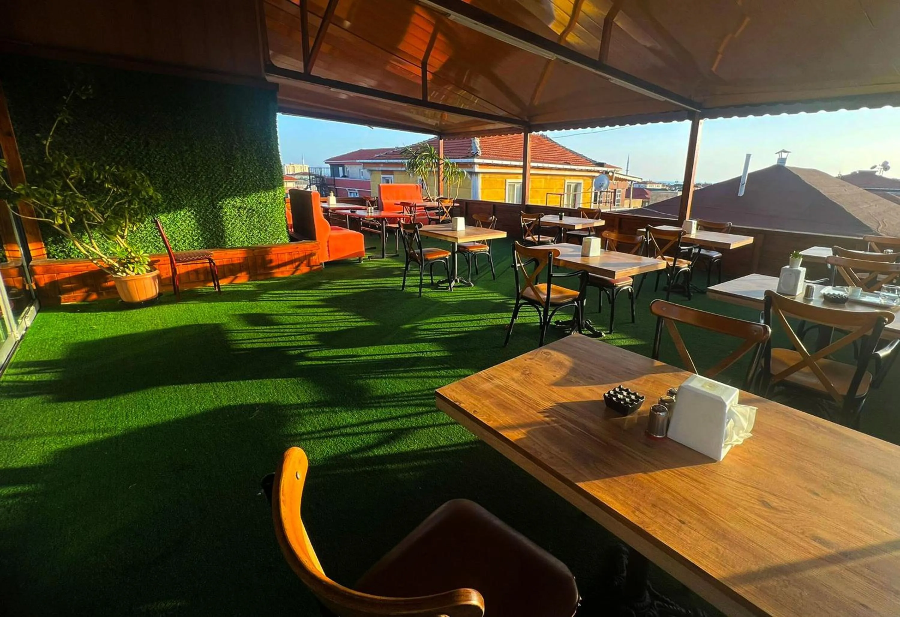 Restaurant/places to eat in Avist Hotel Avcılar