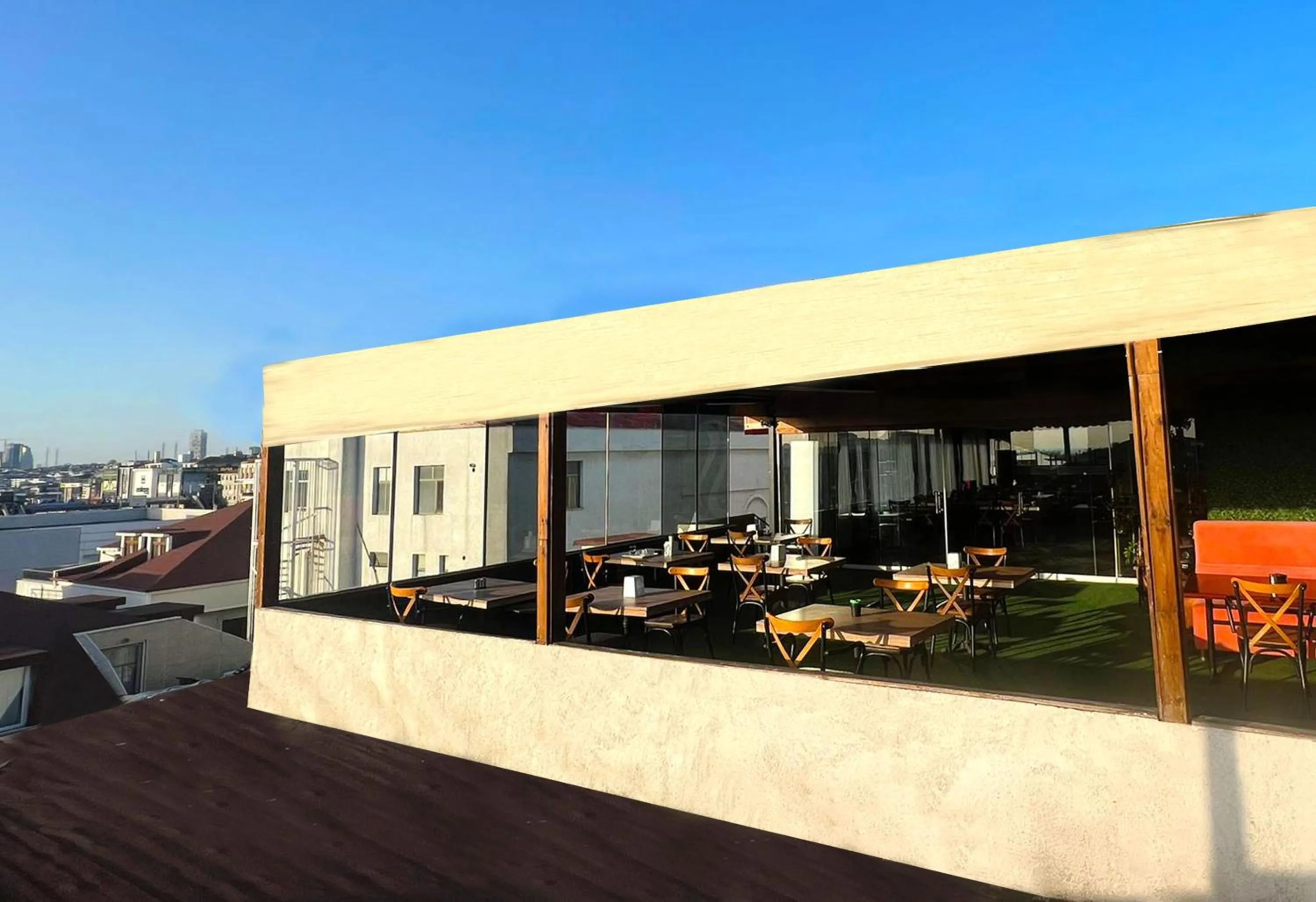 Restaurant/places to eat in Avist Hotel Avcılar