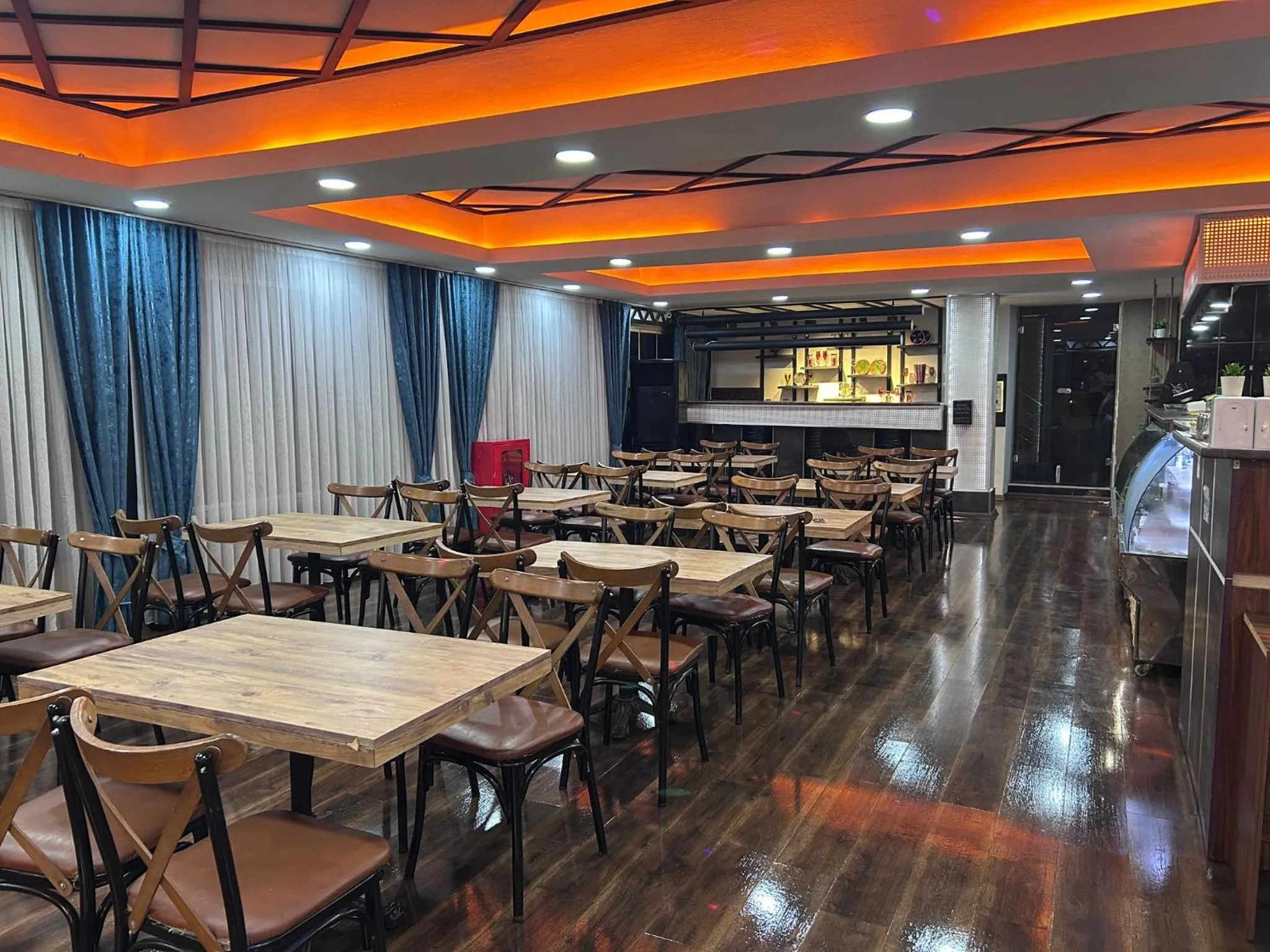 Restaurant/places to eat in Avist Hotel Avcılar