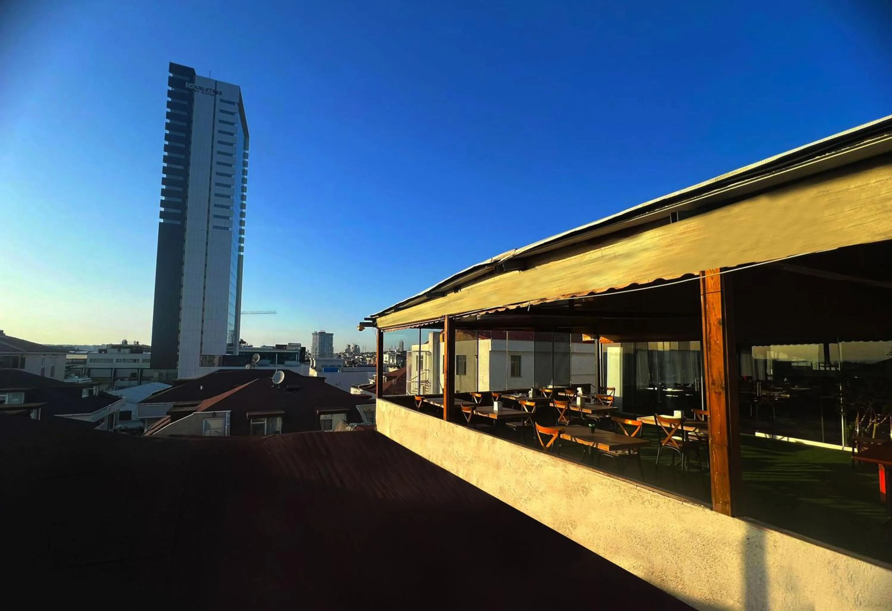 Restaurant/places to eat in Avist Hotel Avcılar