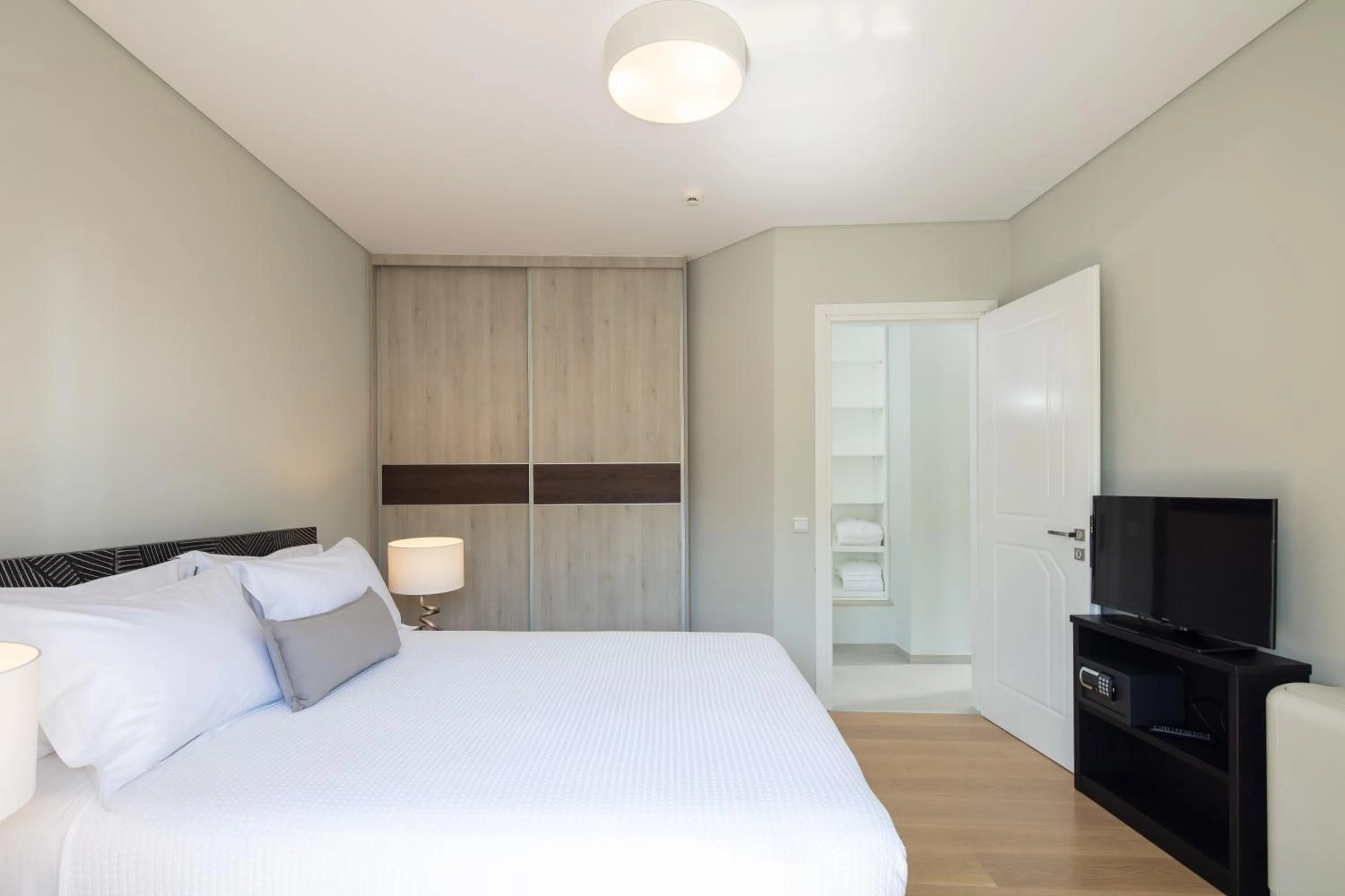 Bedroom, Bed in Piccadilly House