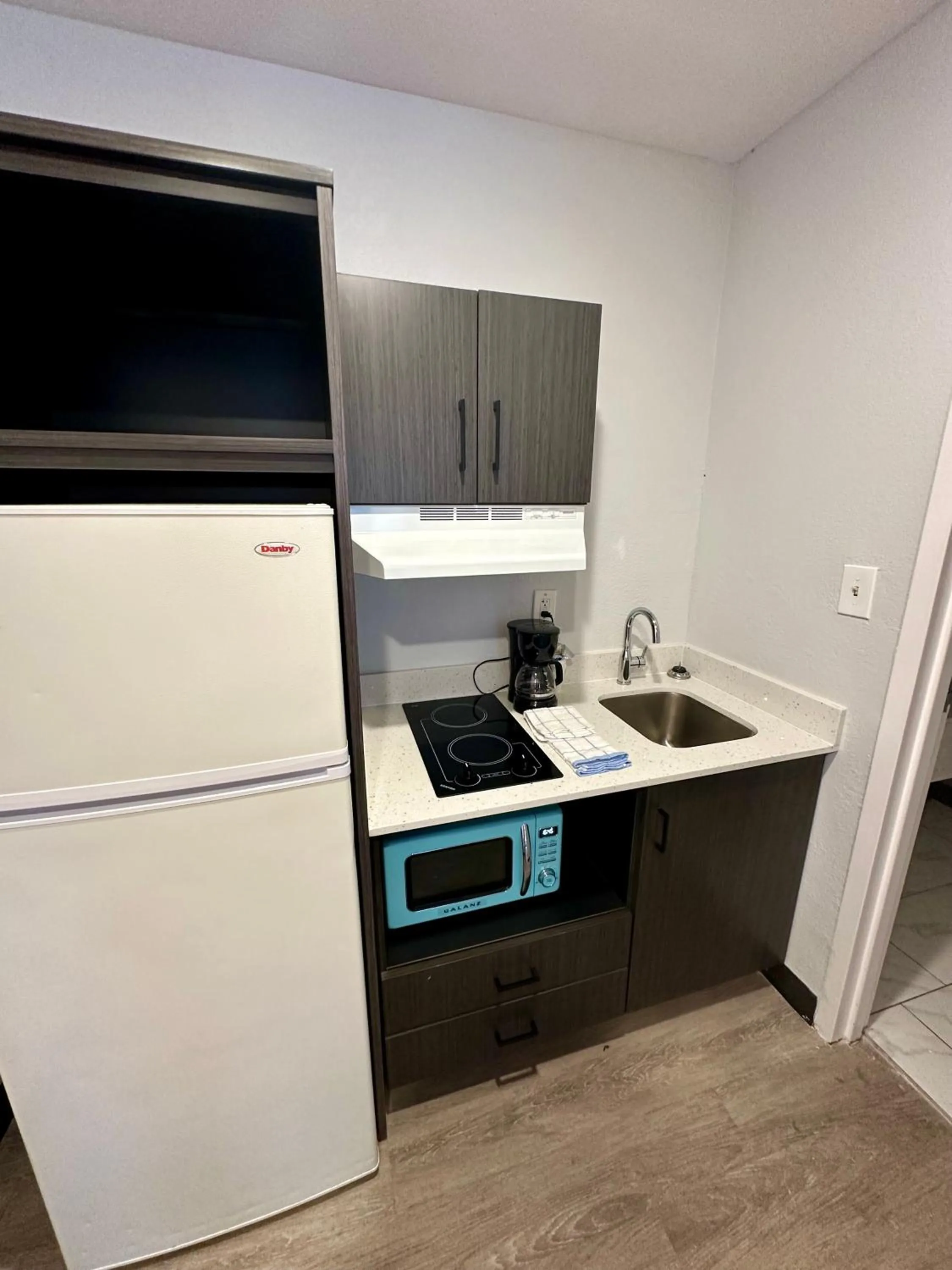 Kitchen or kitchenette in Studio 6 Columbus GA Columbus Airport