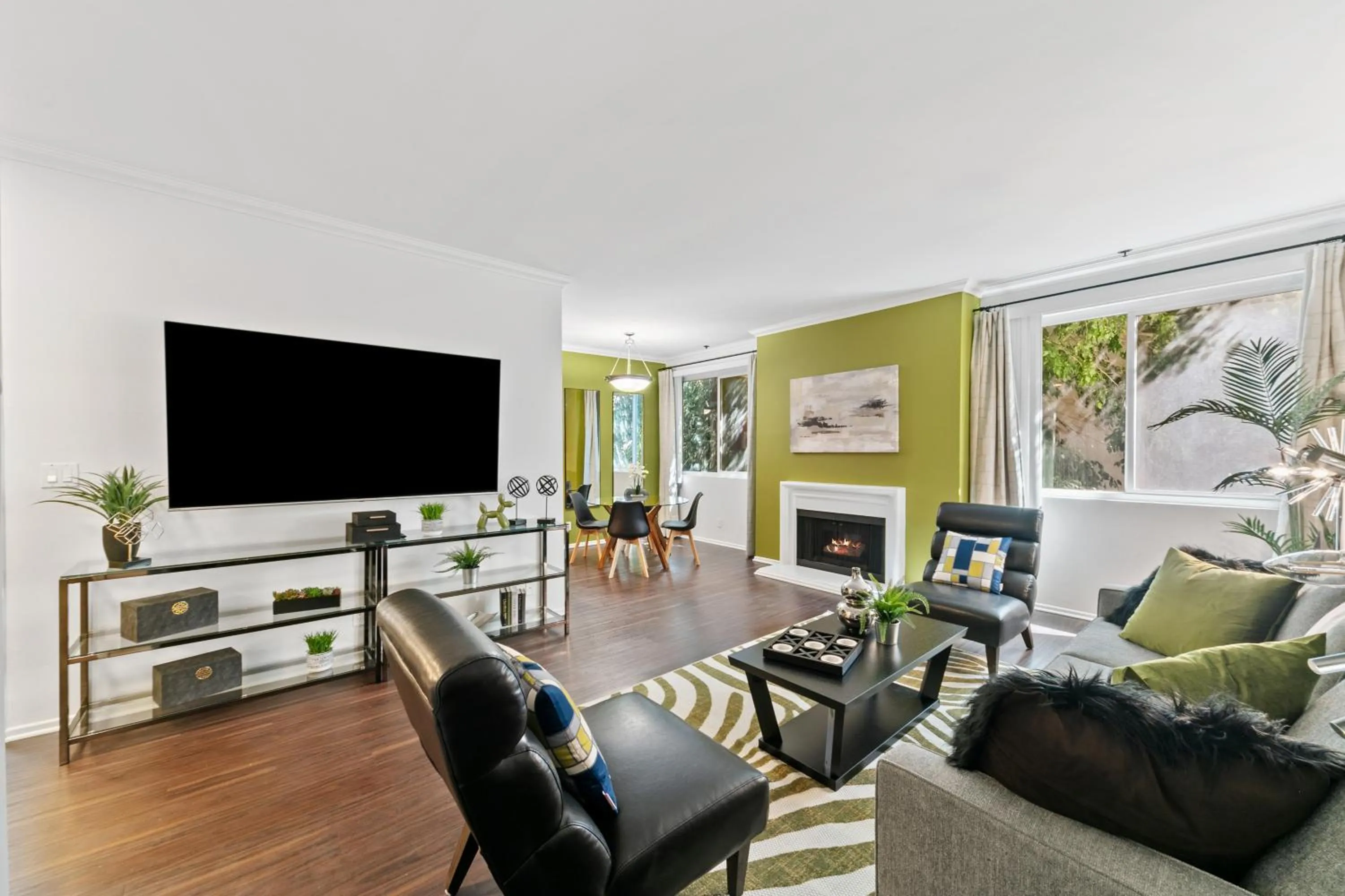 Beverly Hills Gem 1 BR Apt with Parking 218