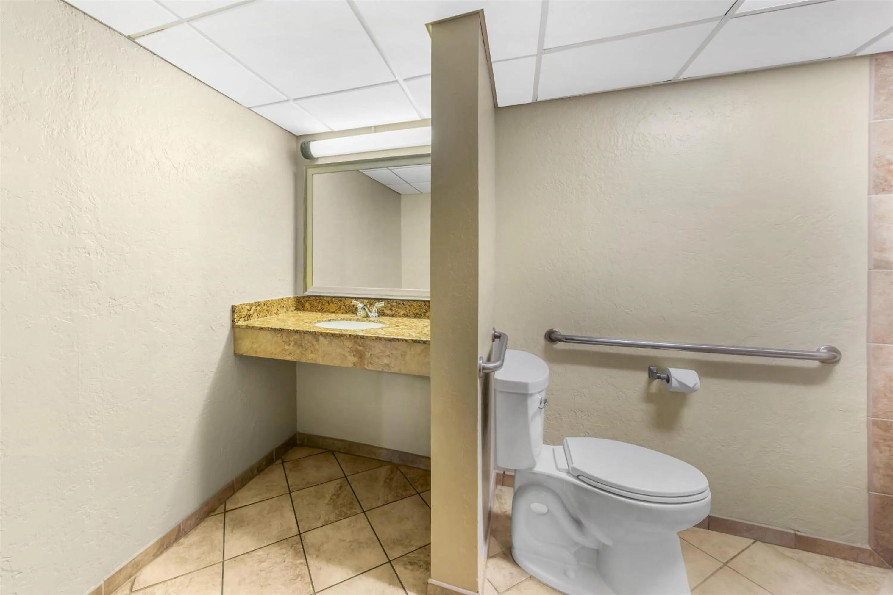 Bathroom in Best Western Plus Weatherford