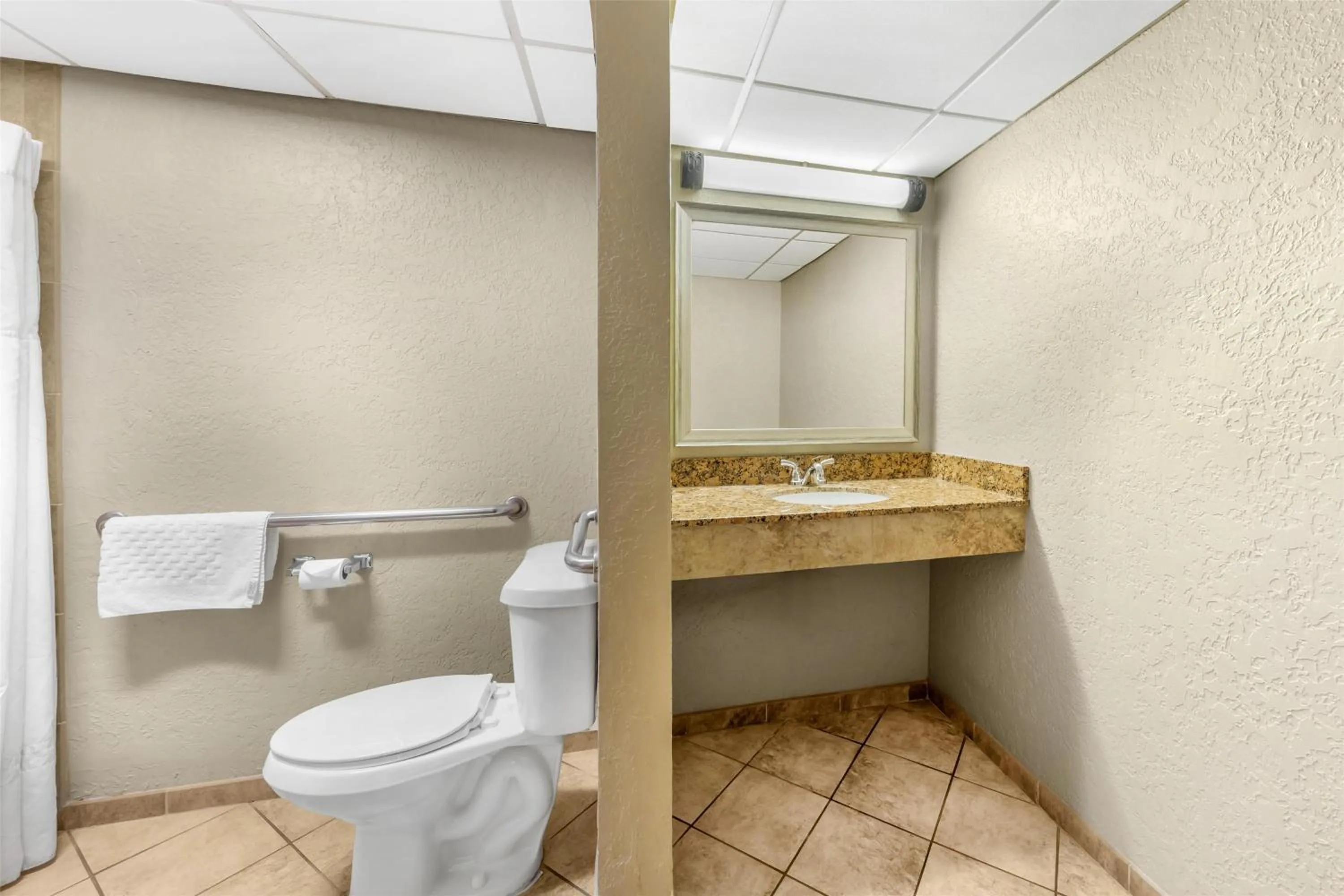 Bathroom in Best Western Plus Weatherford