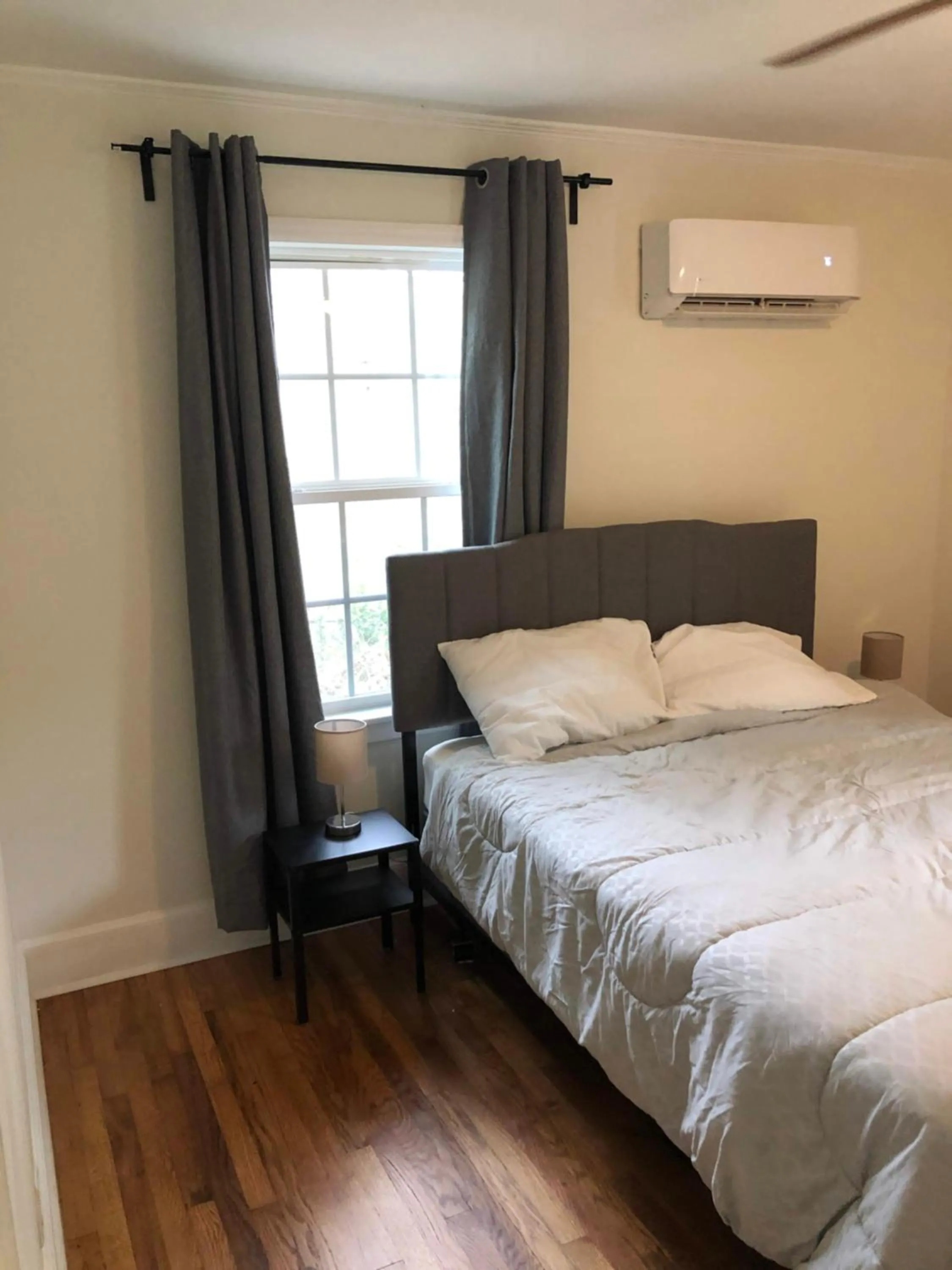 Bed in Renovated Space Close to Downtown - A