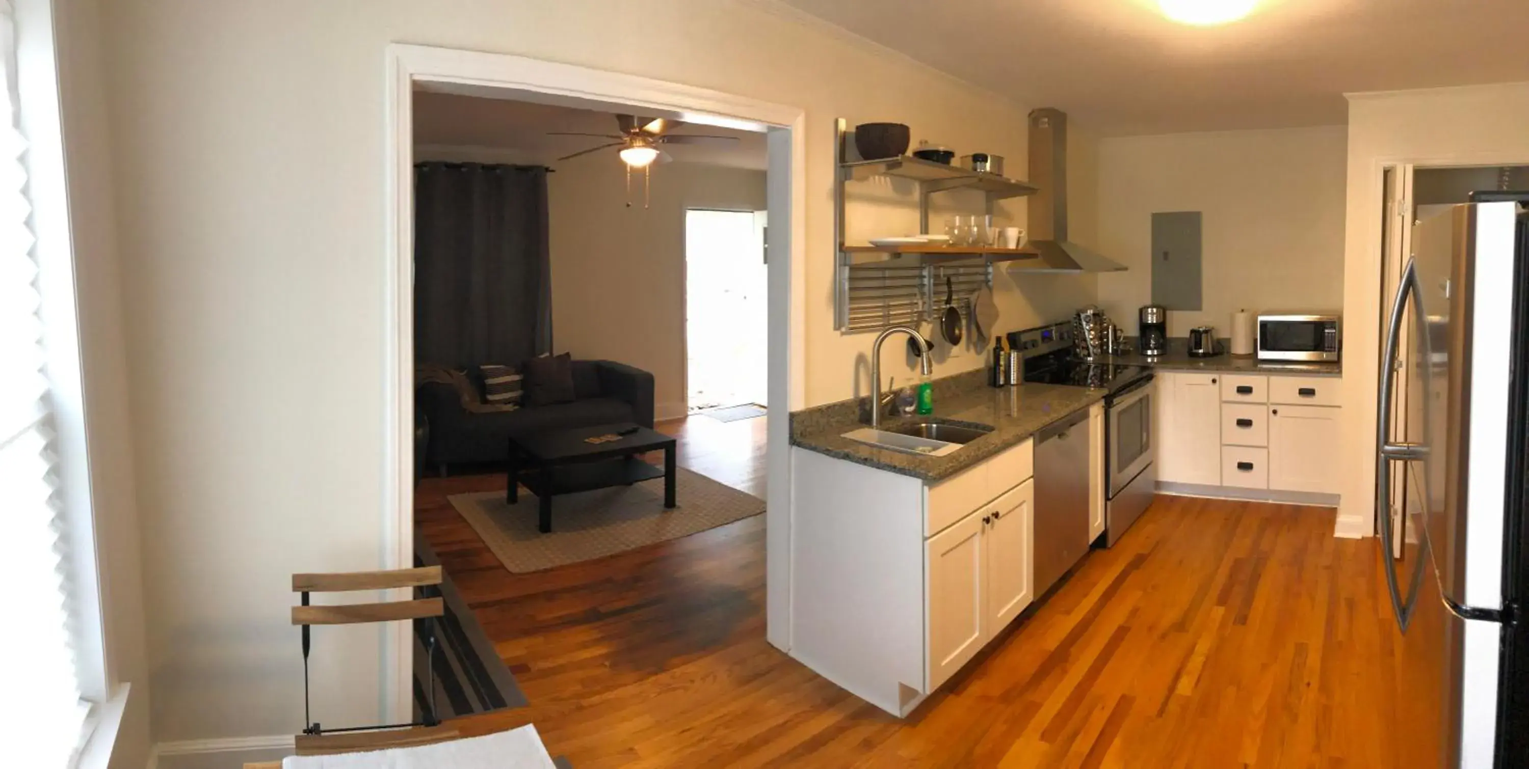 One-Bedroom Apartment in Renovated Space Close to Downtown - A One-Bedroom Apartment in Renovated Space Close to Downtown - A