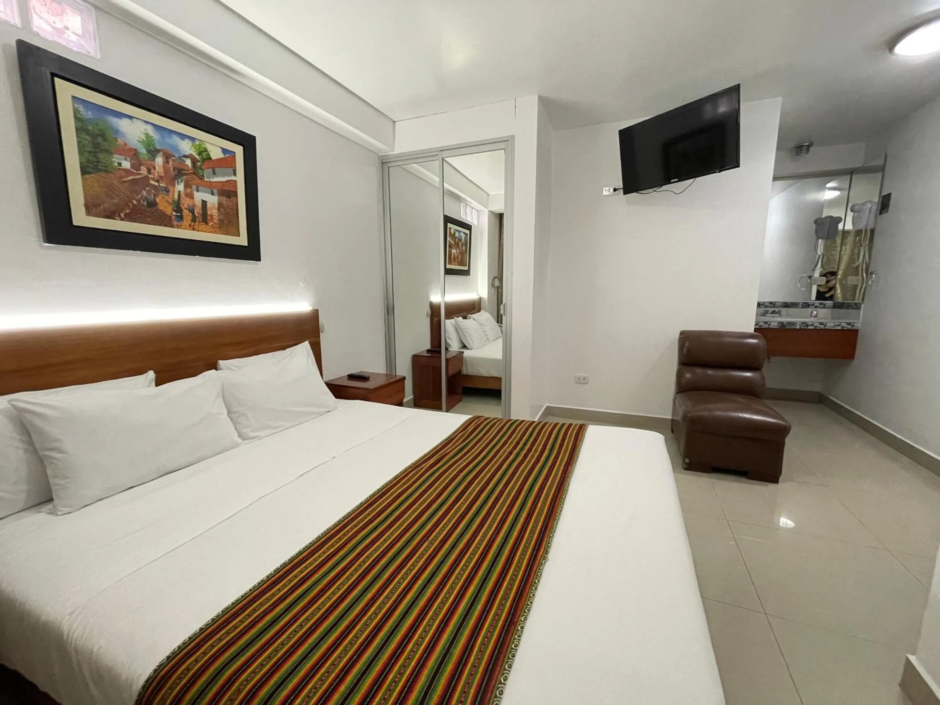 Communal lounge/ TV room, Bed in Flower's House MachuPicchu