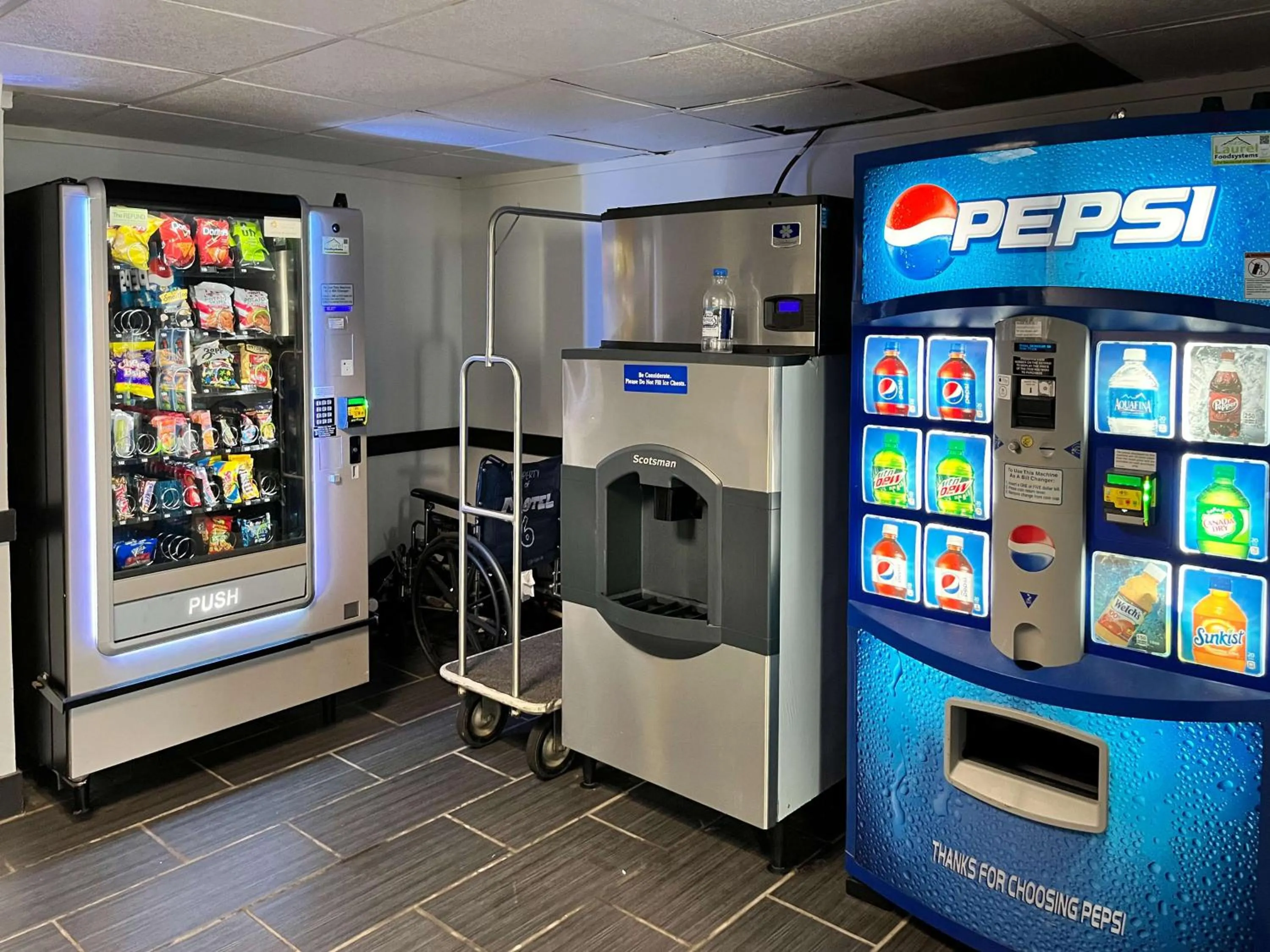 Property building in Studio 6 Suites Clarion, PA