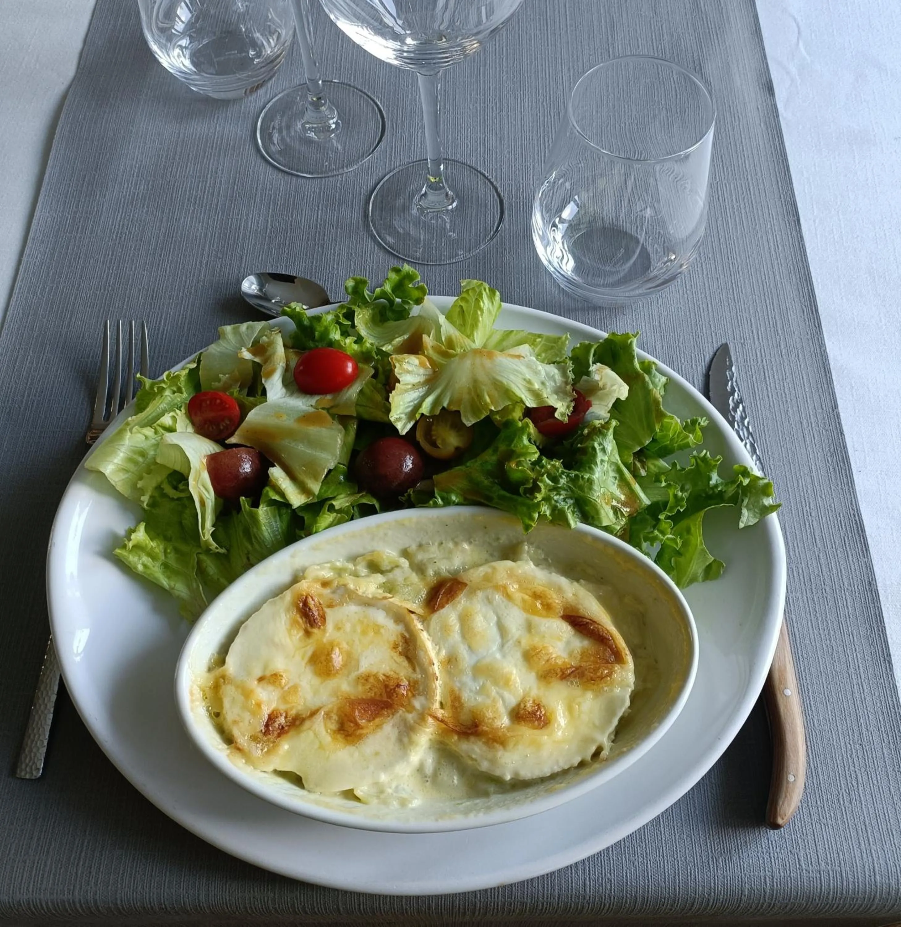 Restaurant/places to eat in CONTACT HOTEL LE BOIS SAUVAGE