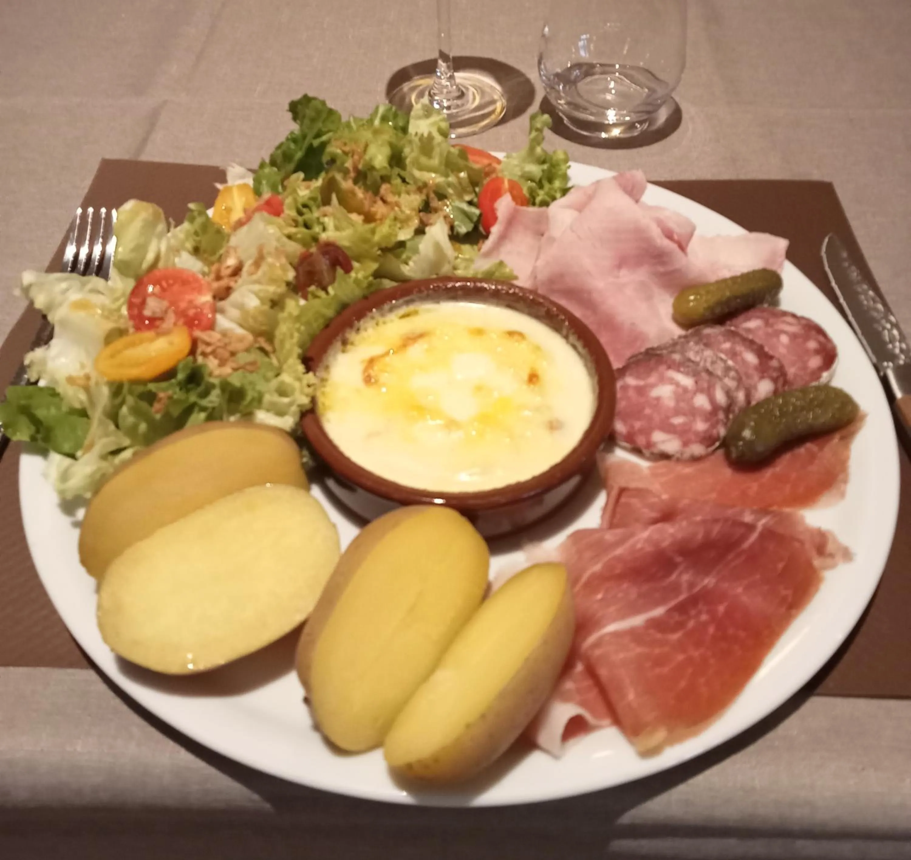 Restaurant/places to eat in CONTACT HOTEL LE BOIS SAUVAGE