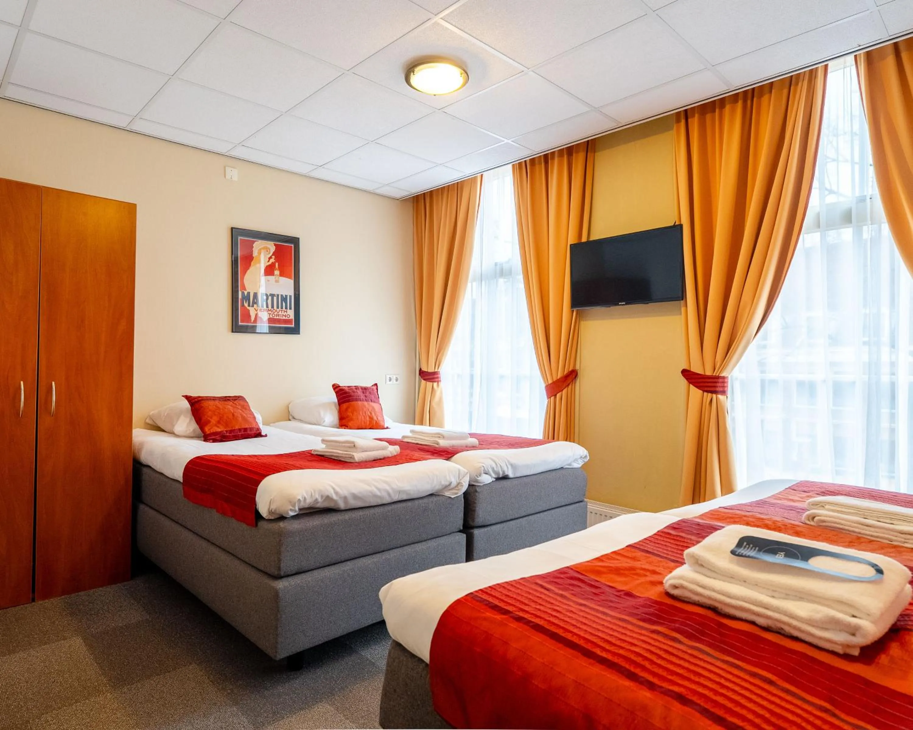 Bedroom, Bed in Martini Hotel