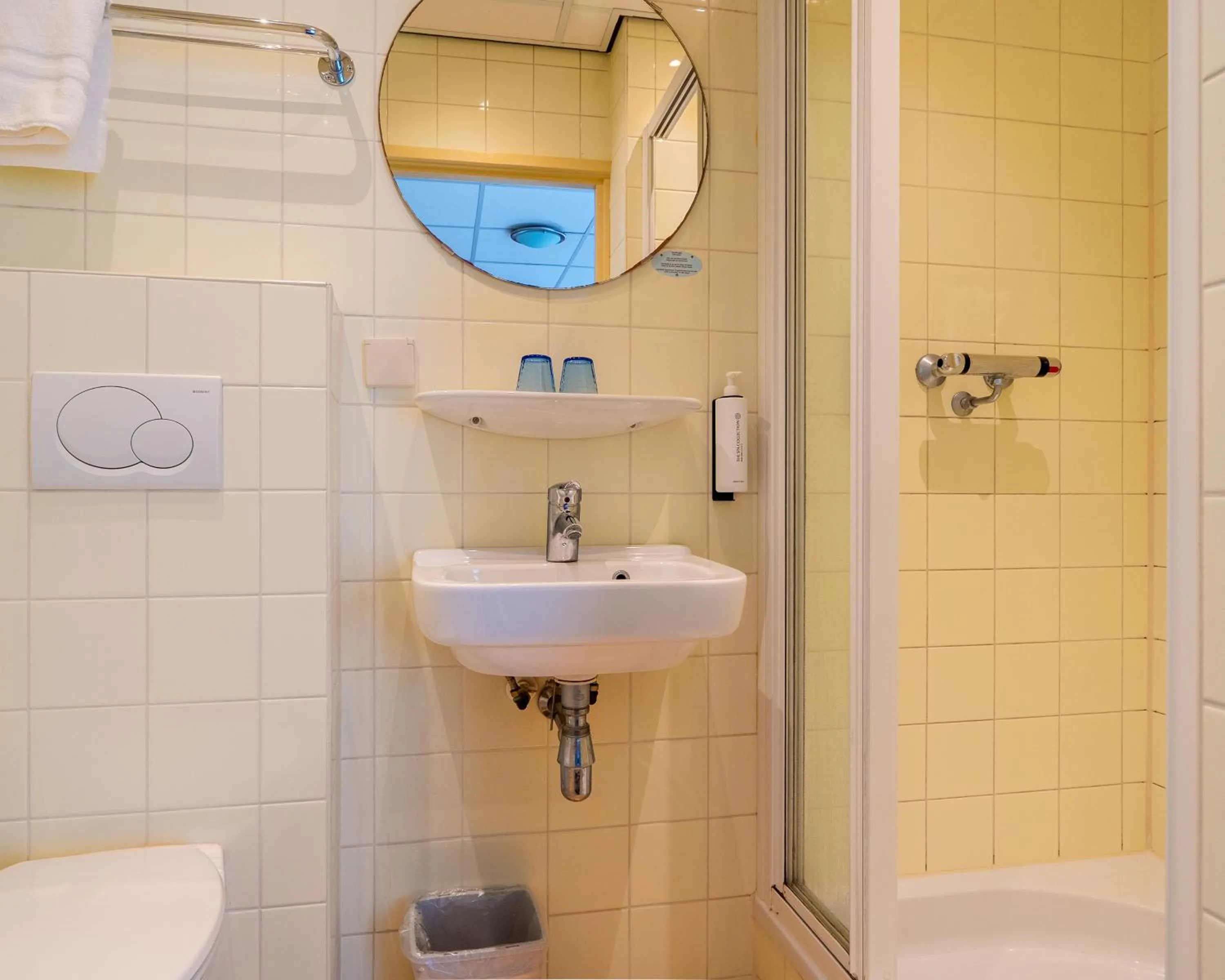 Bathroom in Martini Hotel