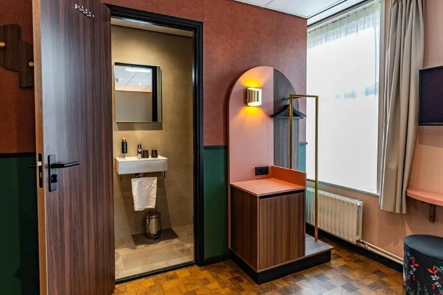 Shower in Martini Hotel