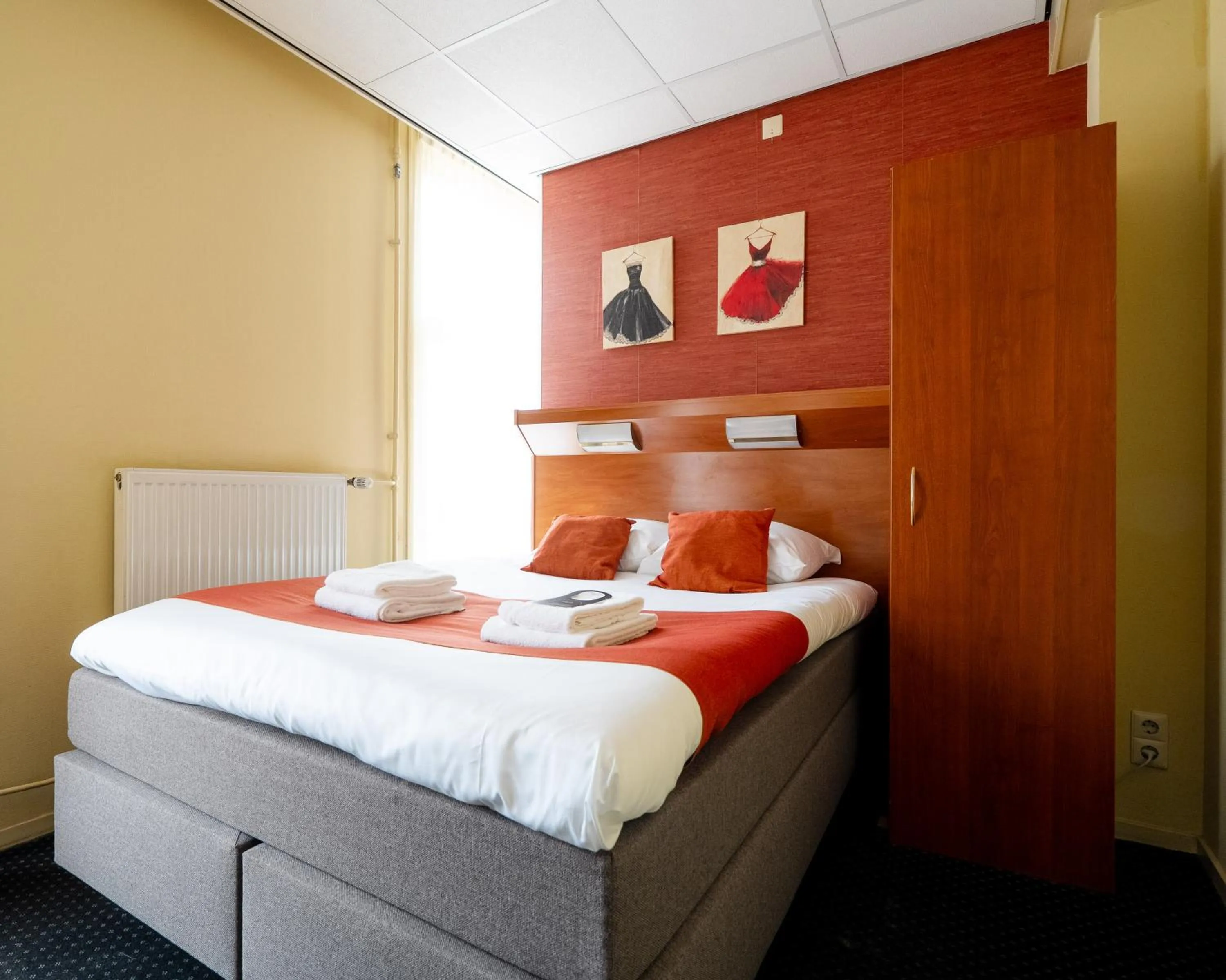 Bedroom, Bed in Martini Hotel