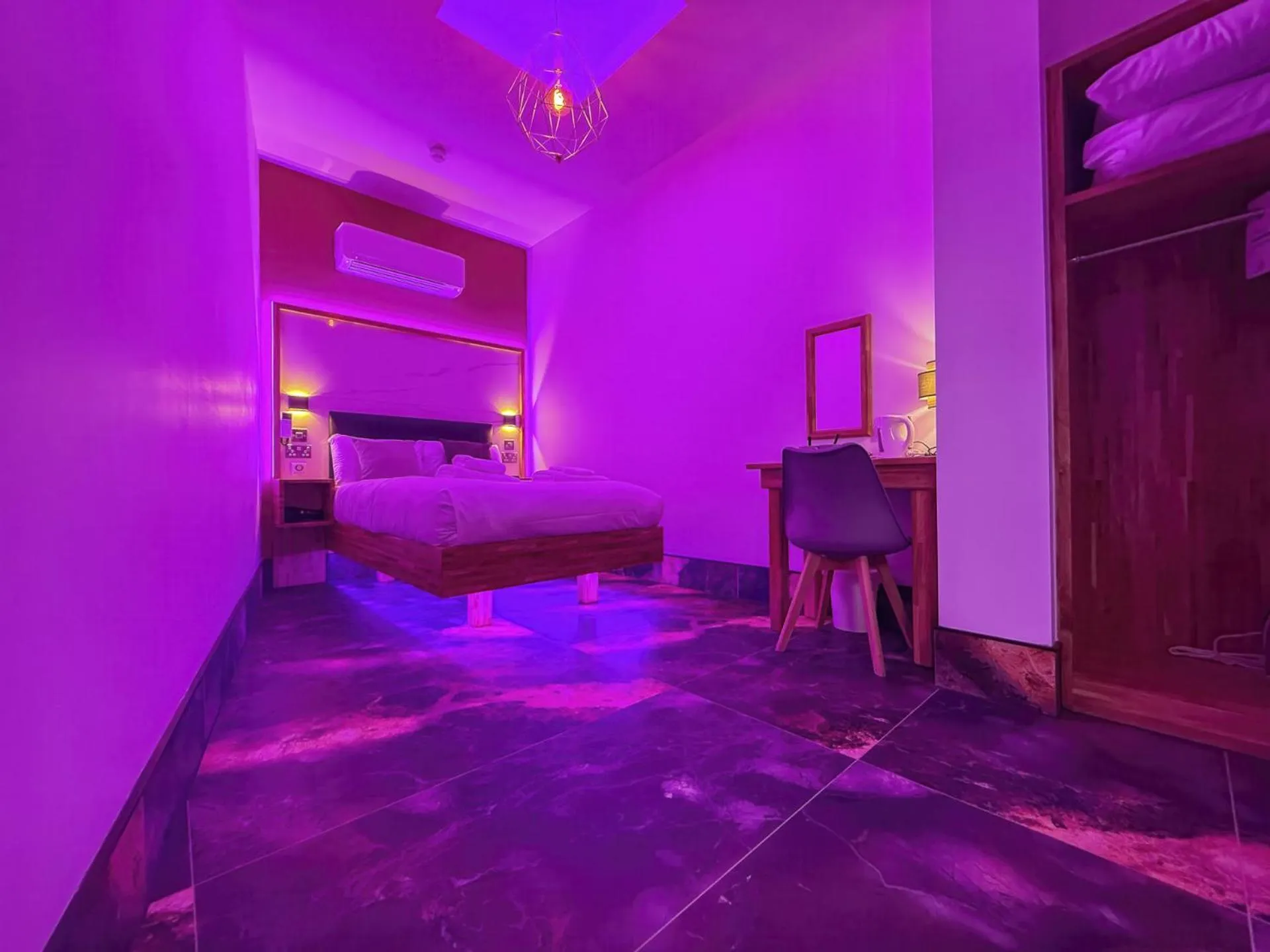 Bedroom, Bed in The Arundell Hotel