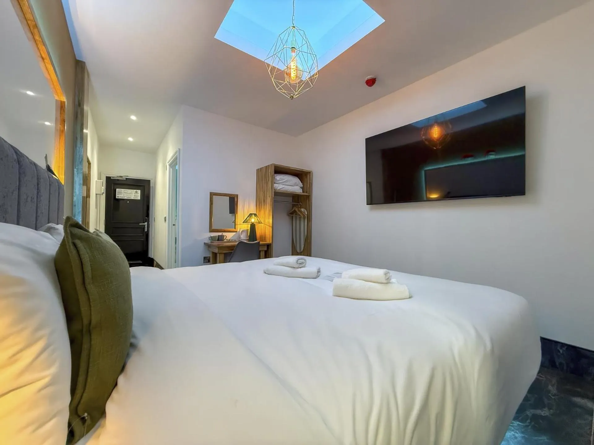 Bedroom, Bed in The Arundell Hotel