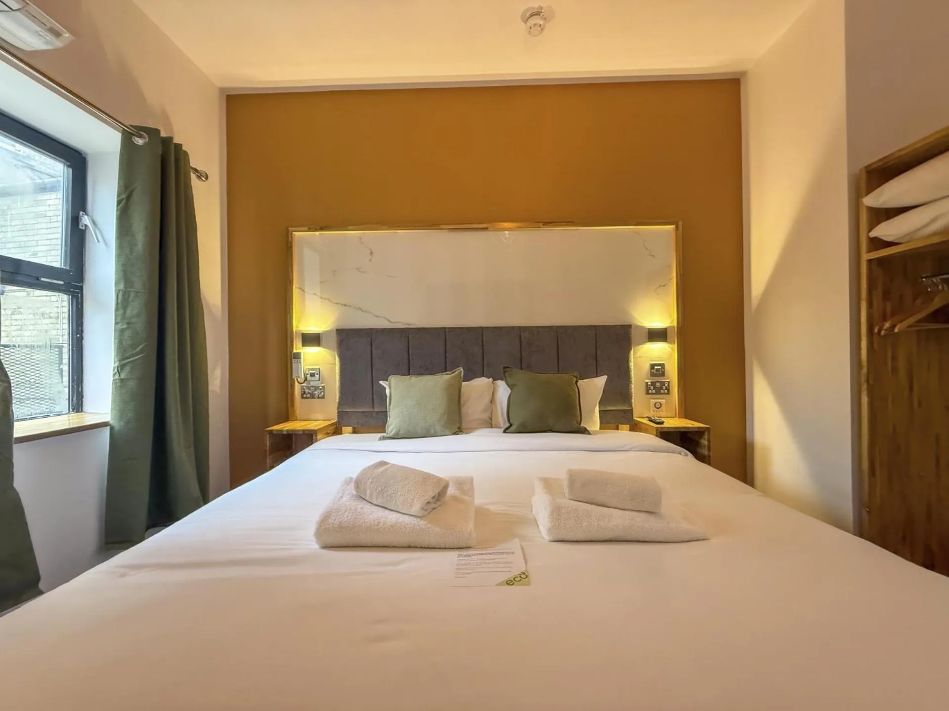 Bedroom, Bed in The Arundell Hotel