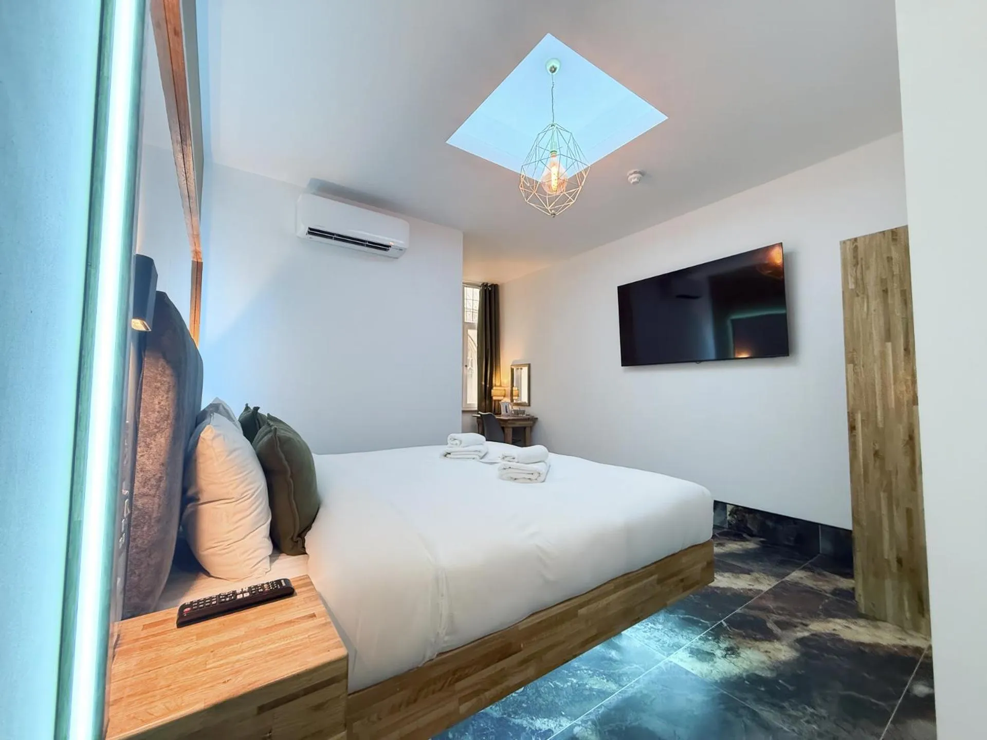 Bedroom, Bed in The Arundell Hotel