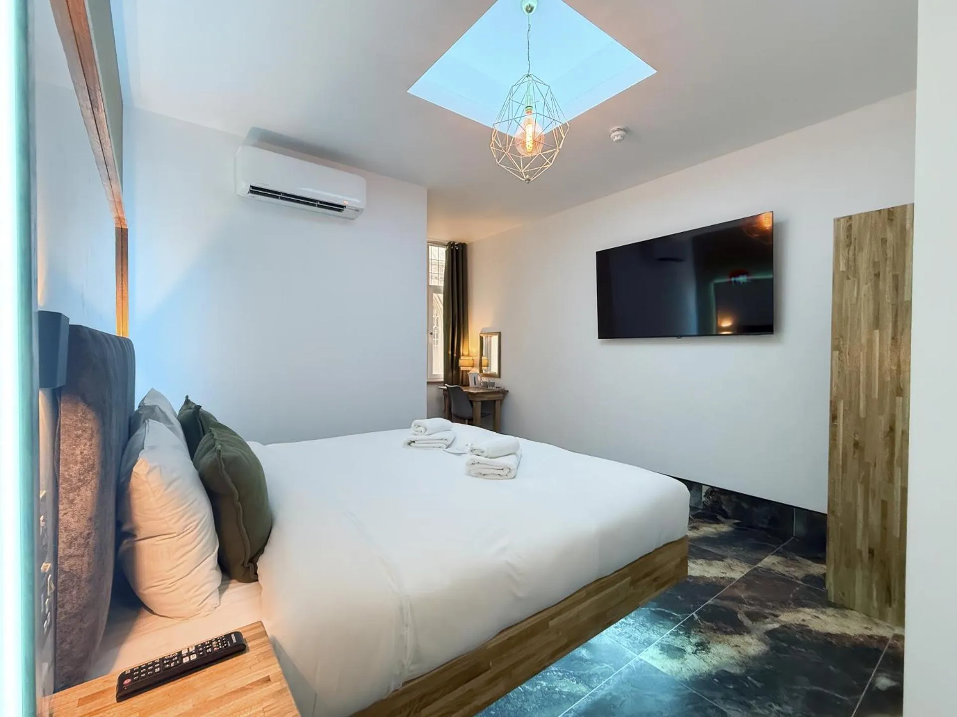 Bedroom, Bed in The Arundell Hotel