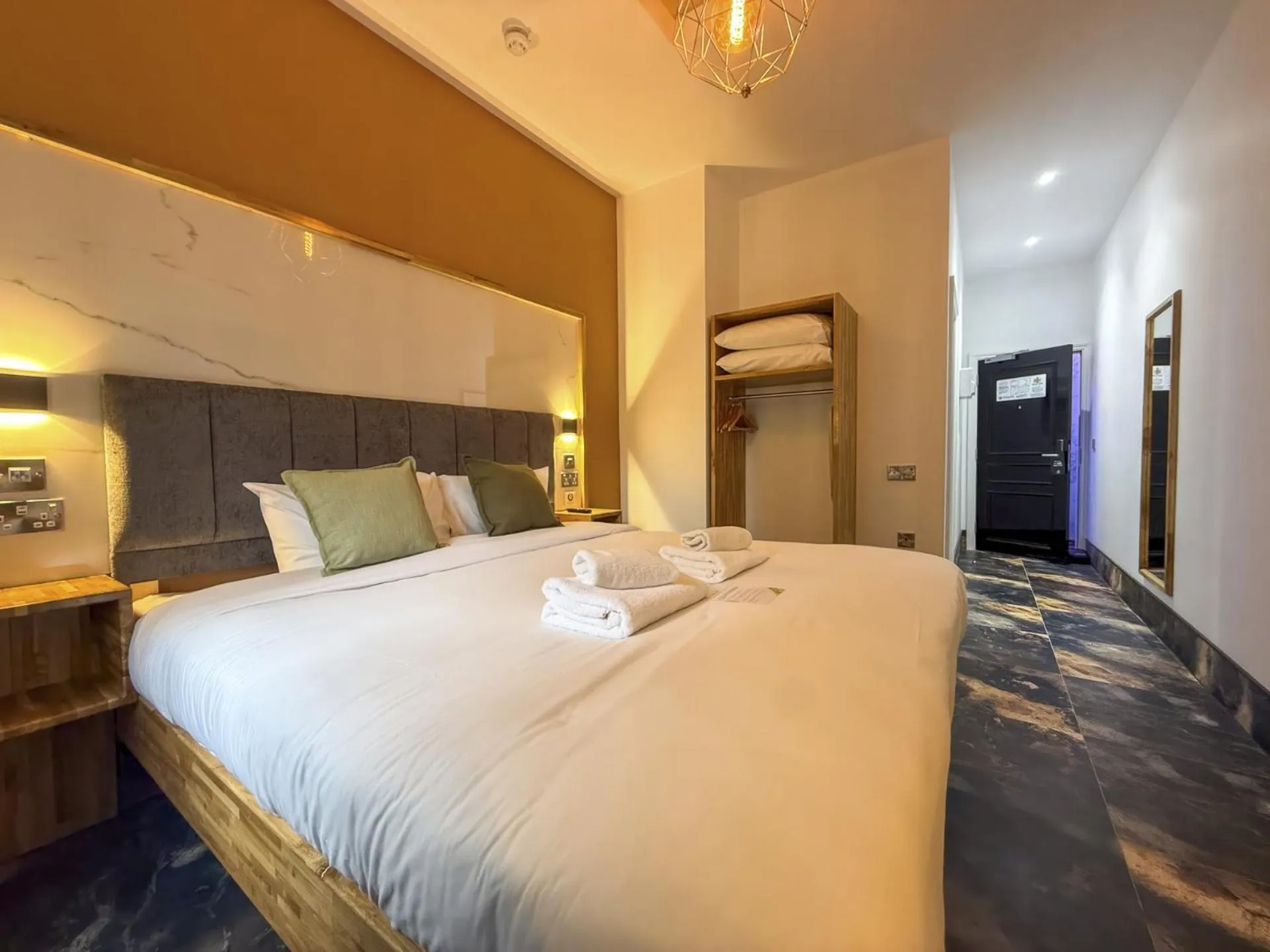 Bedroom, Bed in The Arundell Hotel