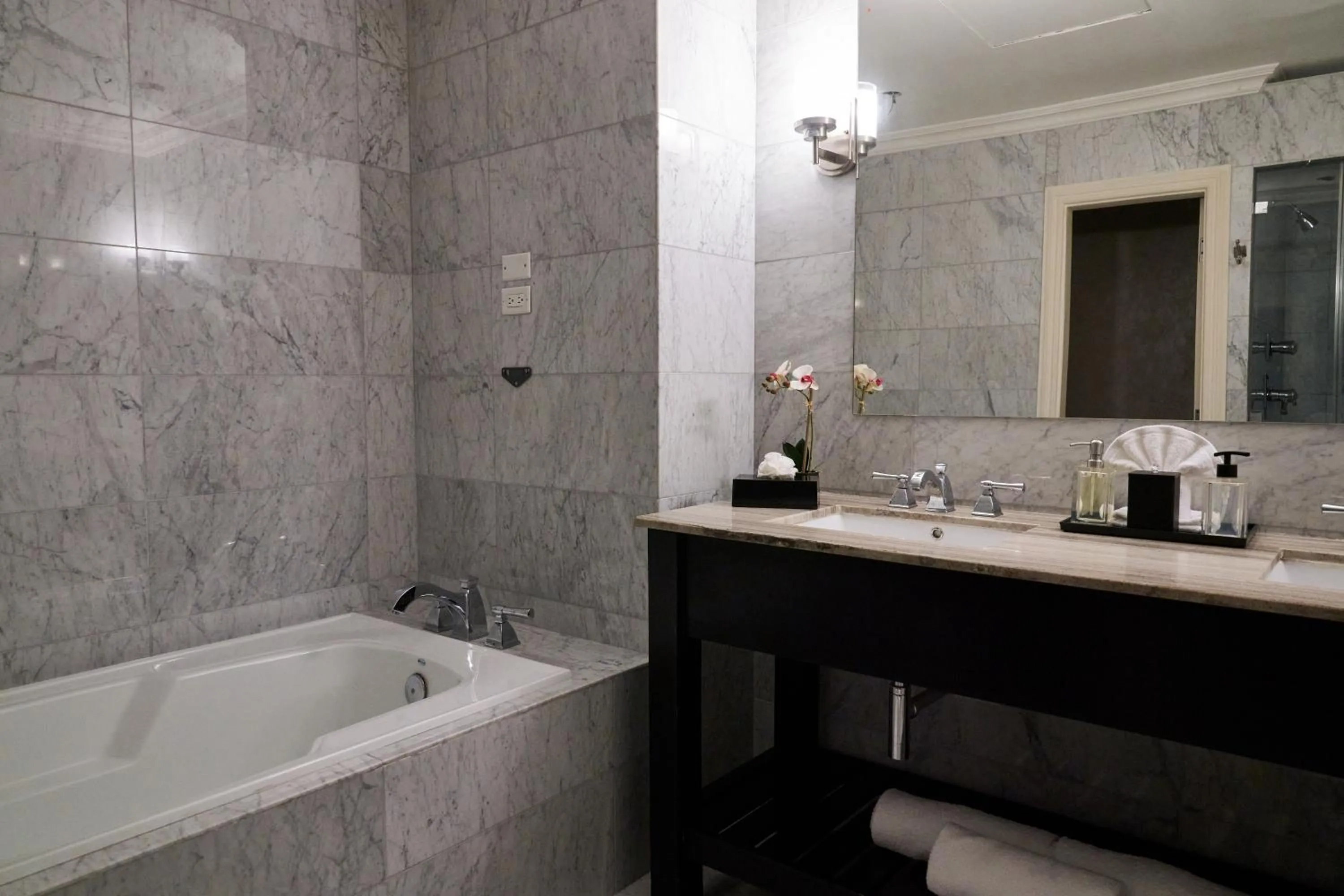 Bath in Waymore Hotel Spa & Casino