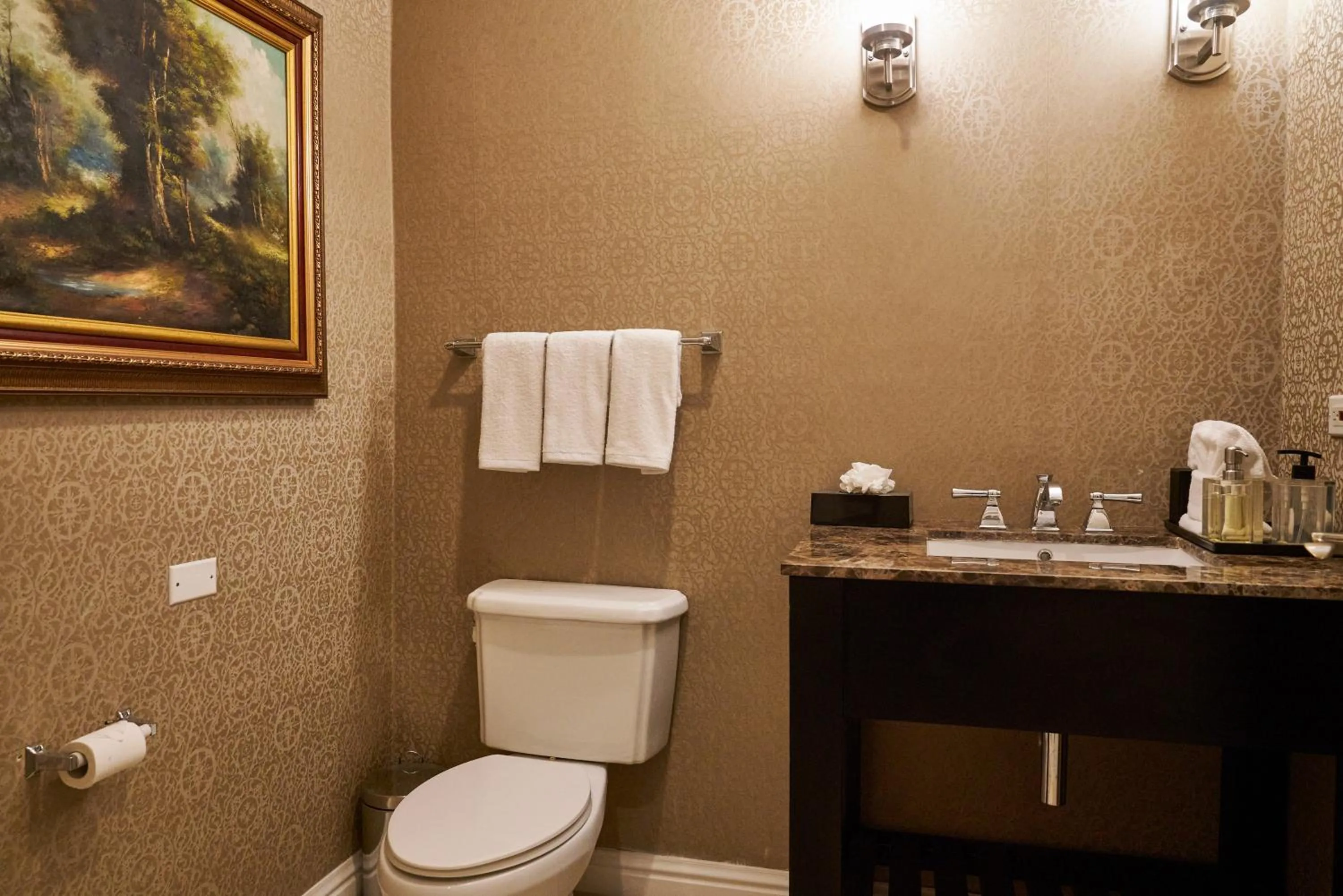 Bathroom in Waymore Hotel Spa & Casino