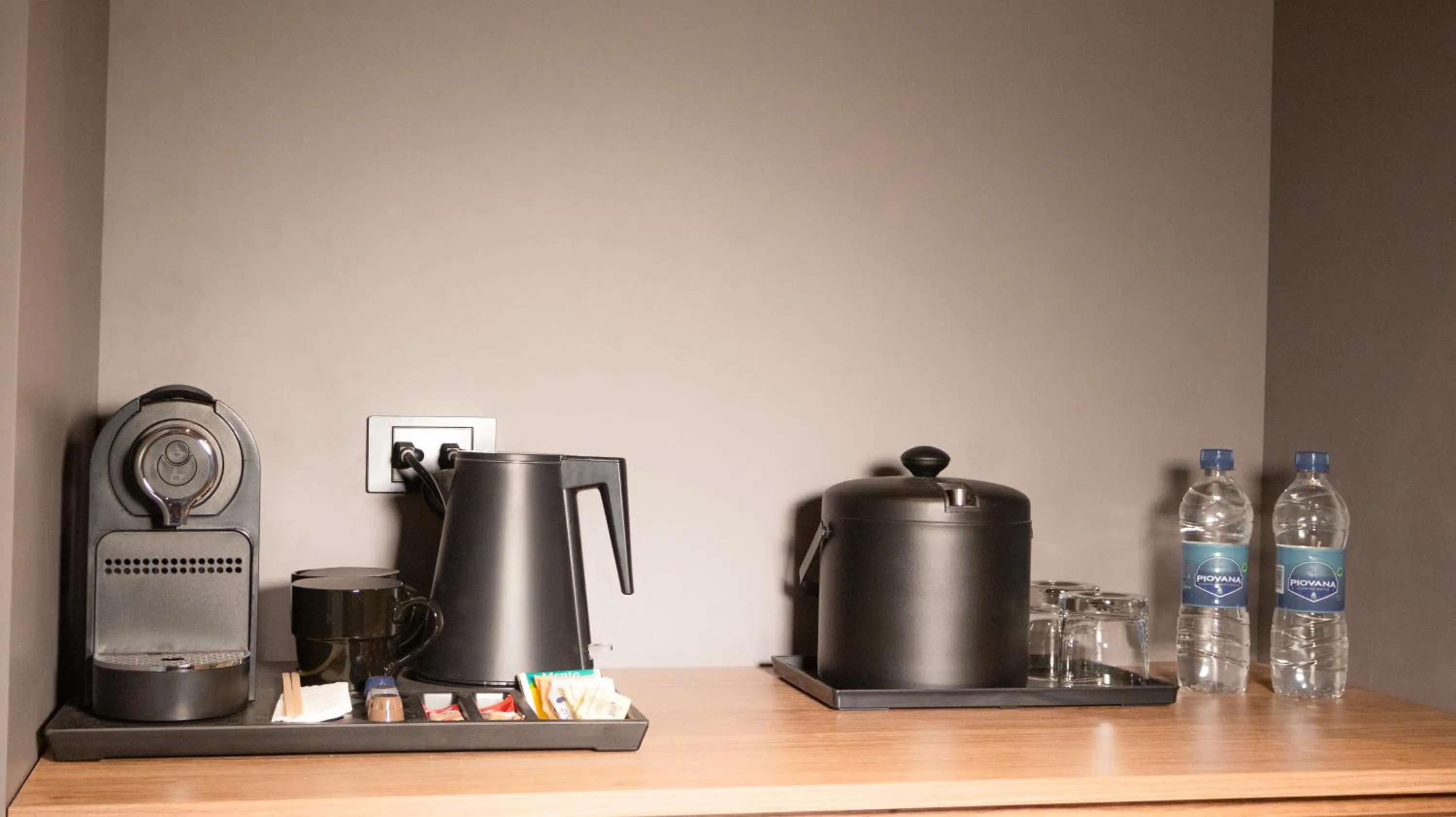 Coffee/tea facilities in Waymore Hotel Spa & Casino