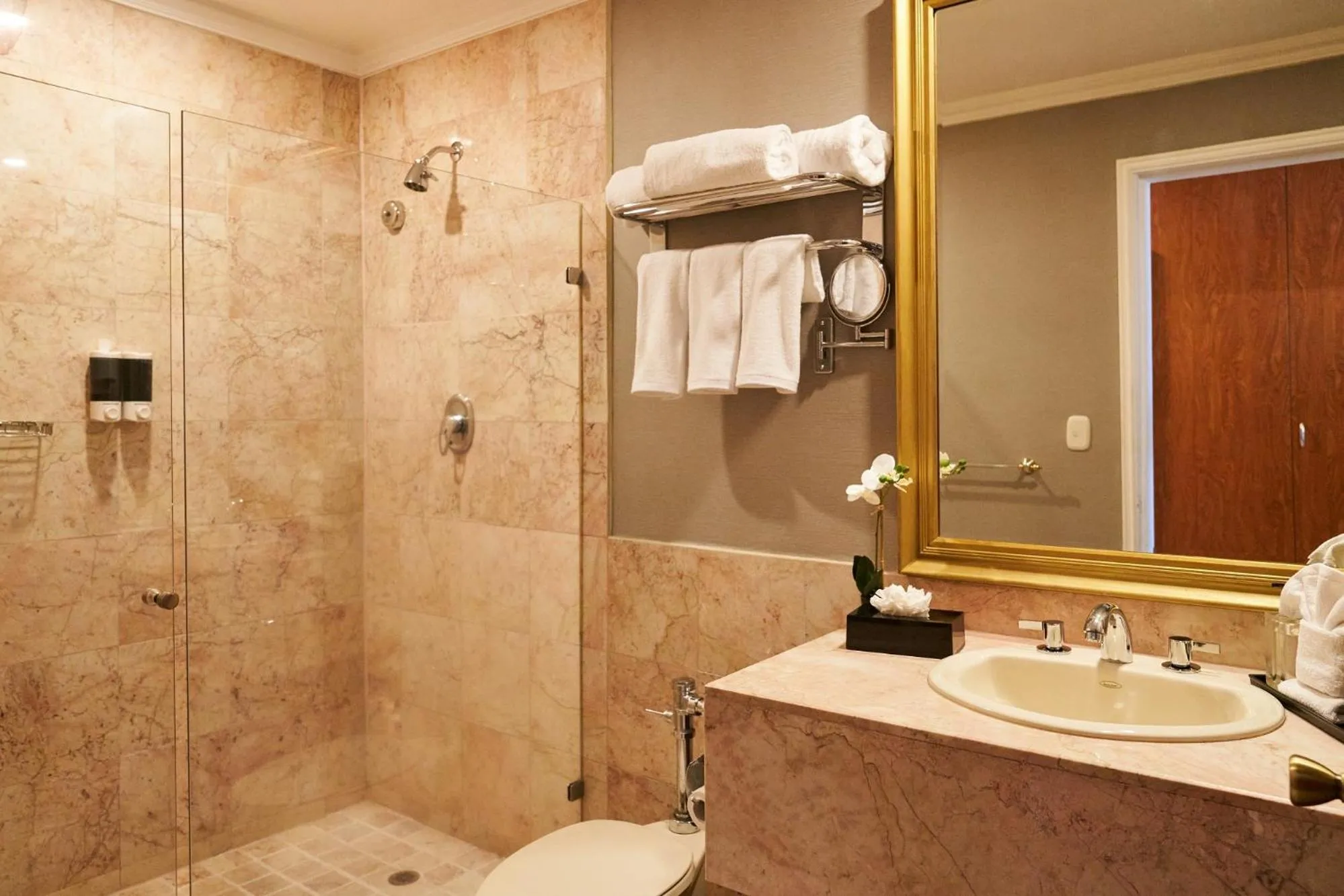 Bathroom in Waymore Hotel Spa & Casino