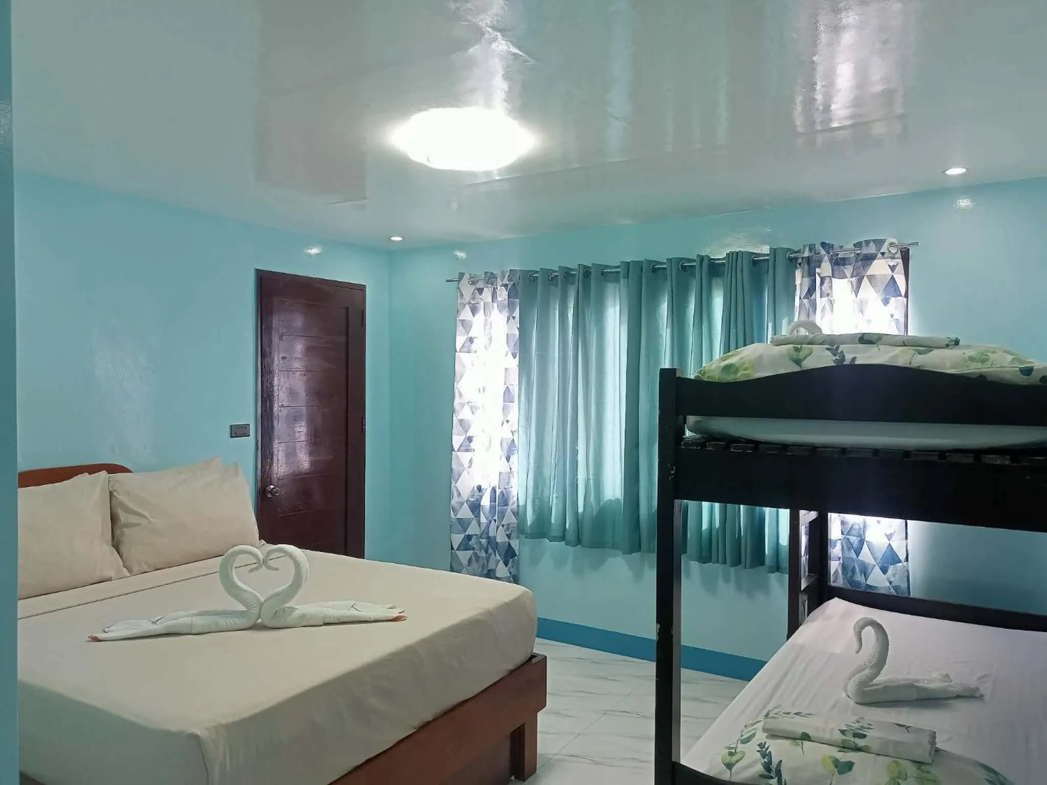 Bed in Gratum Beach Resort