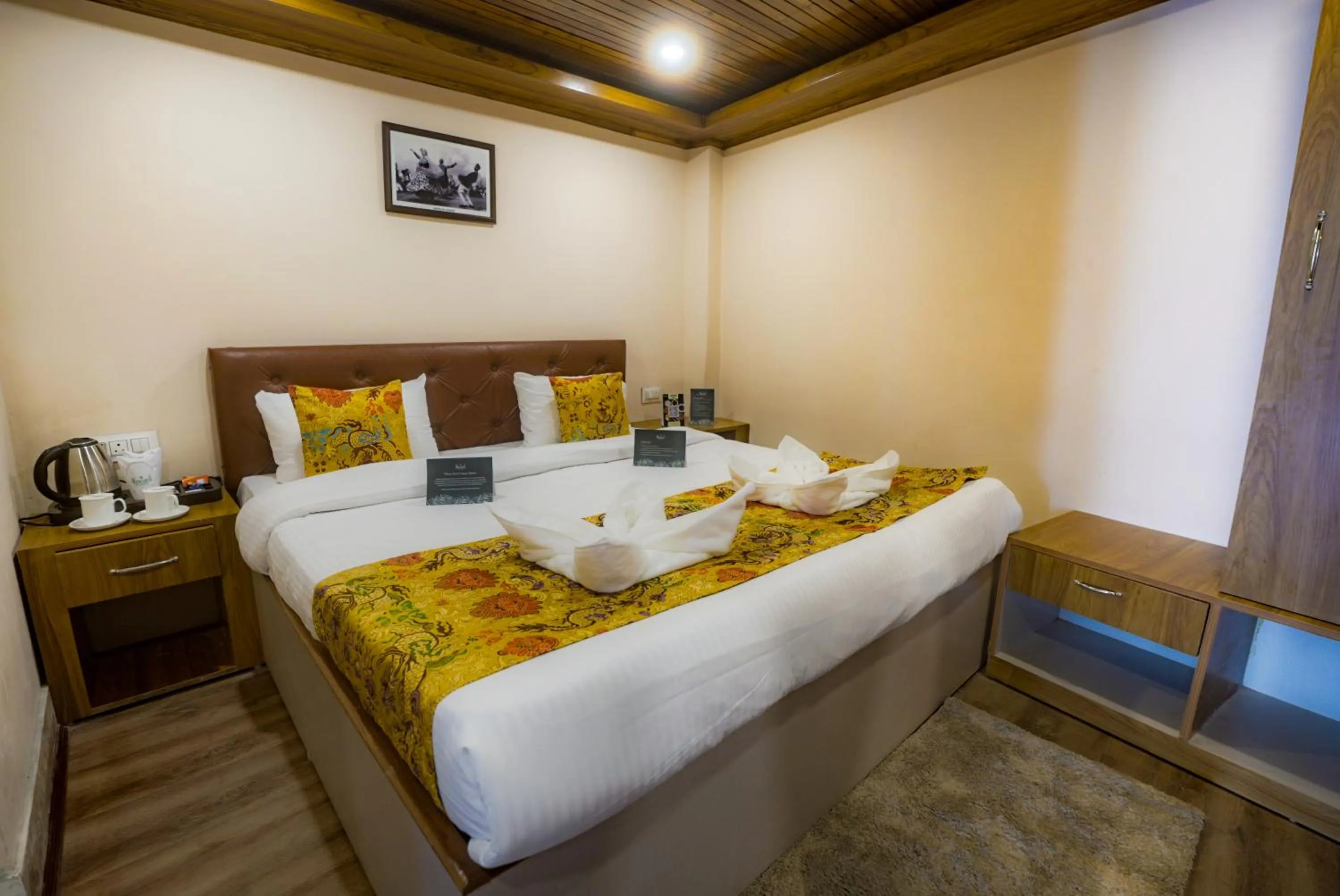 Bed in Muscatel Stardust - Chowrasta Mall Road