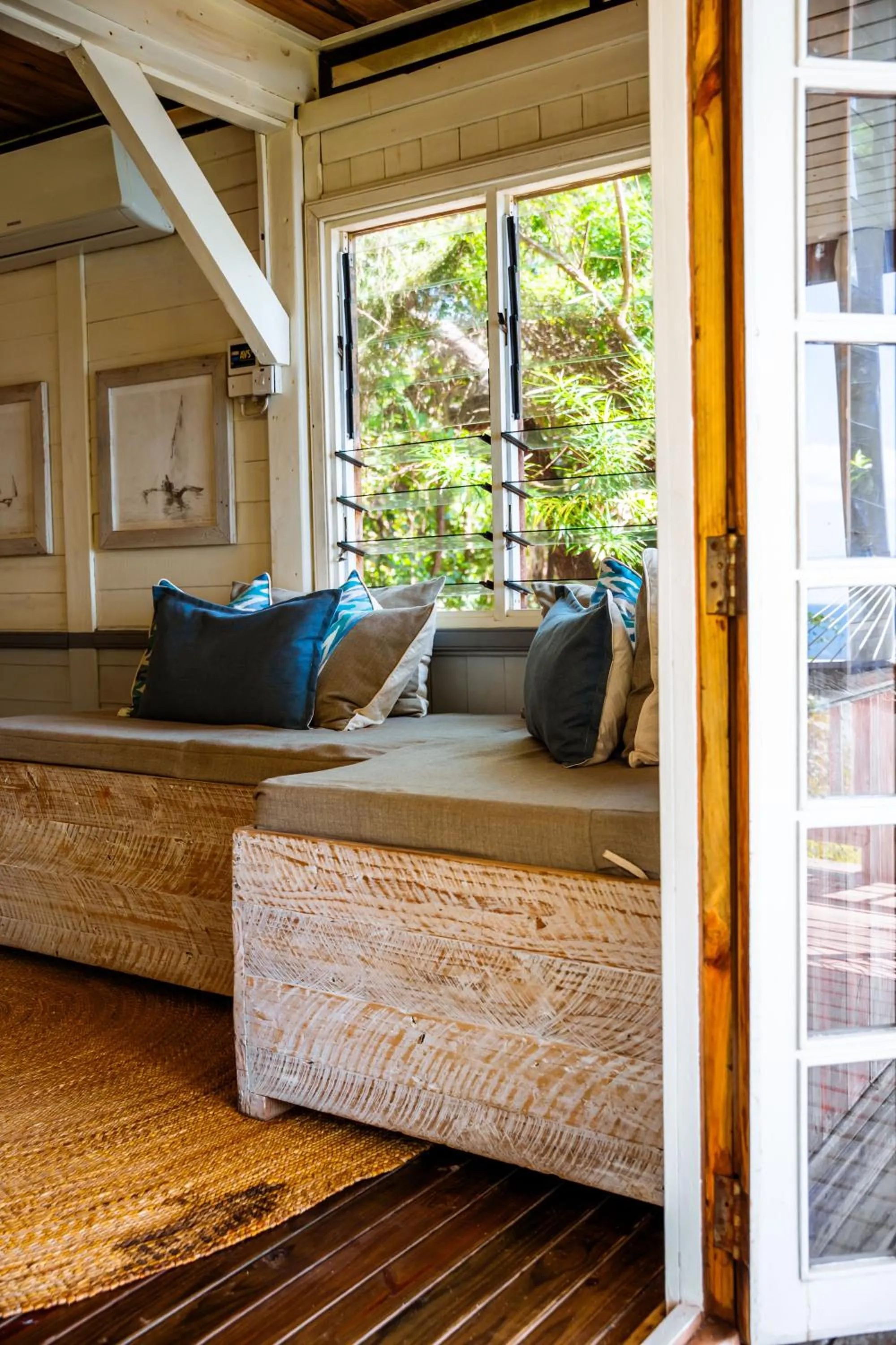 Living room in The Overhang