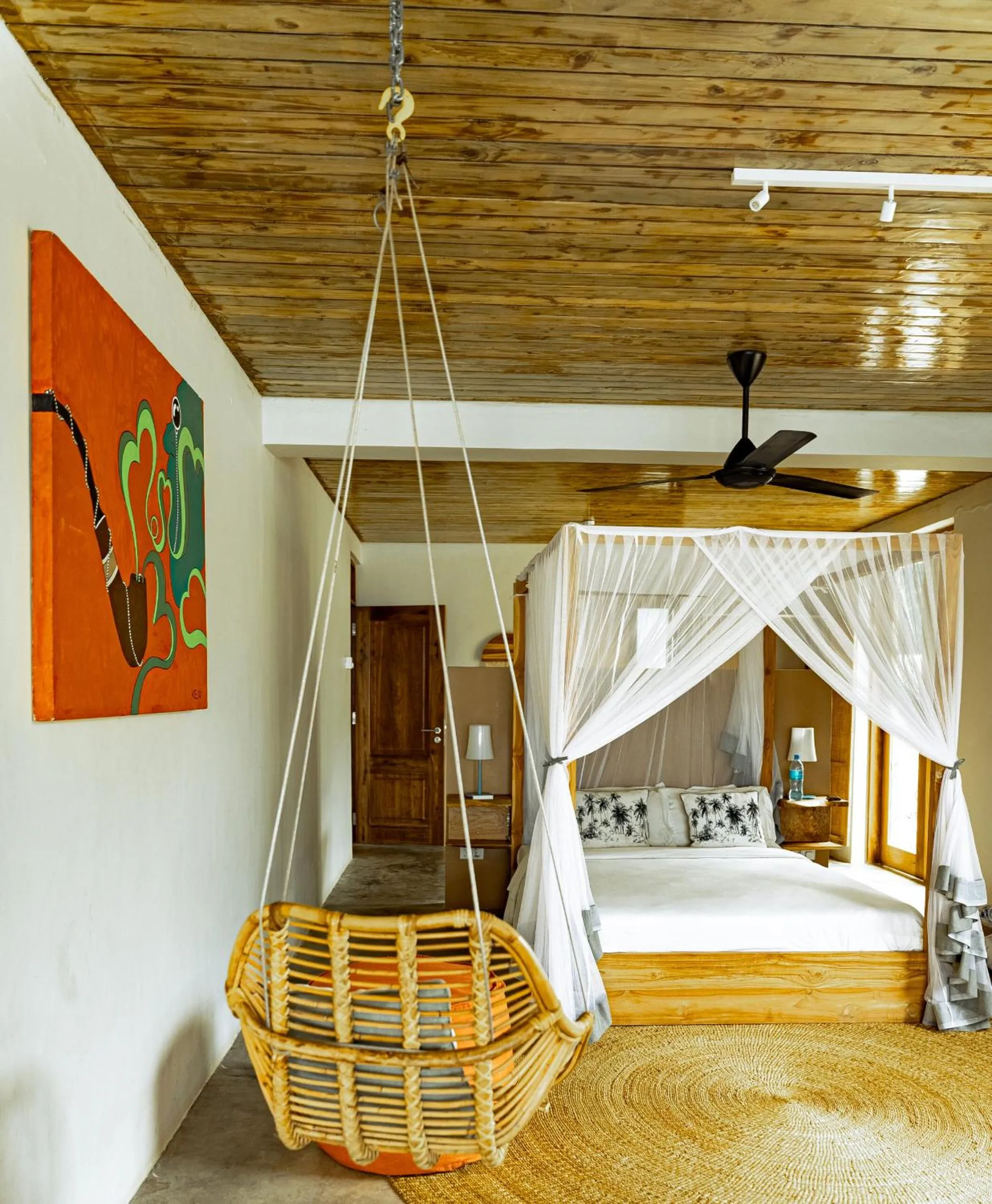 Bedroom, Bed in The Overhang