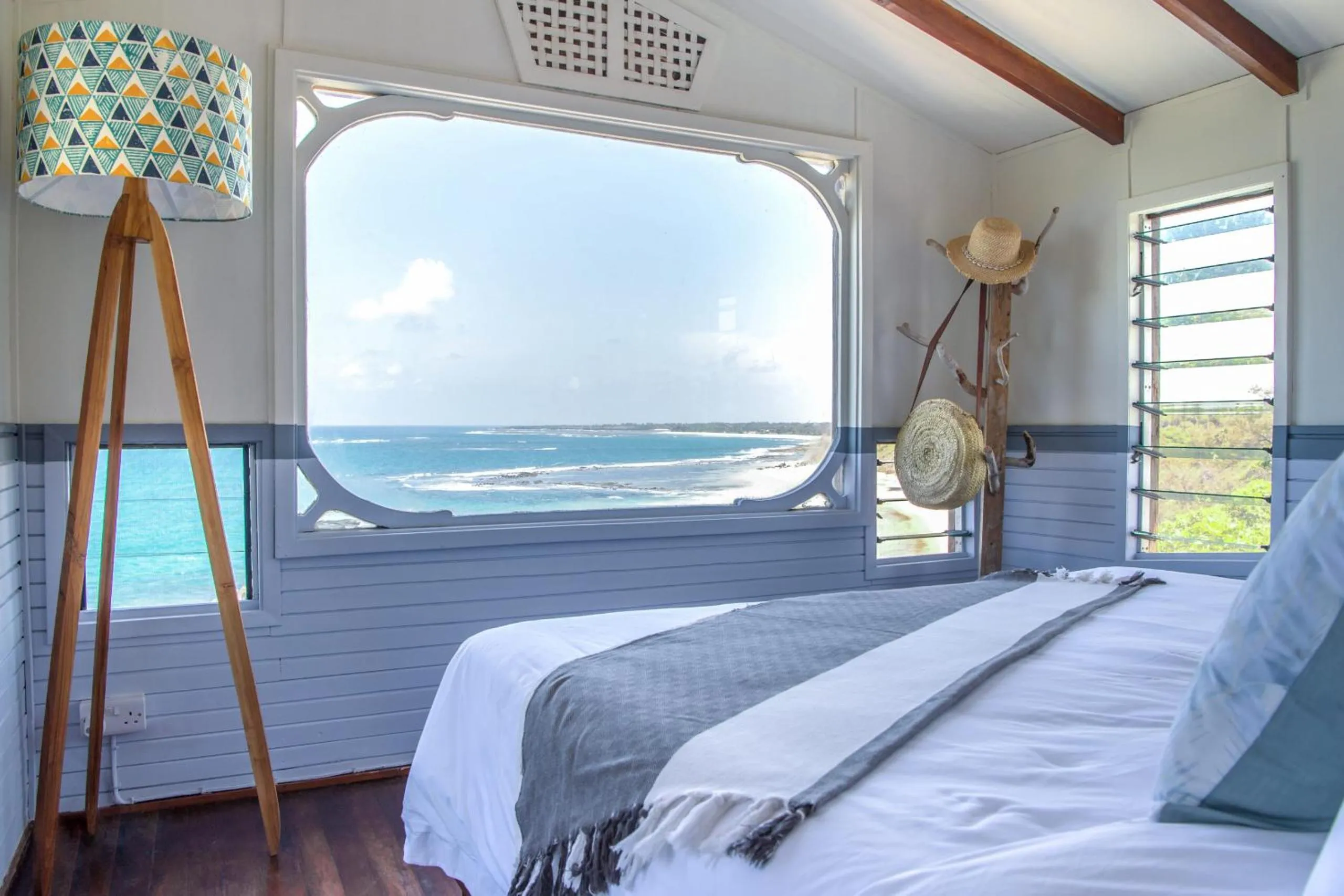 Seating area, Bed in The Overhang