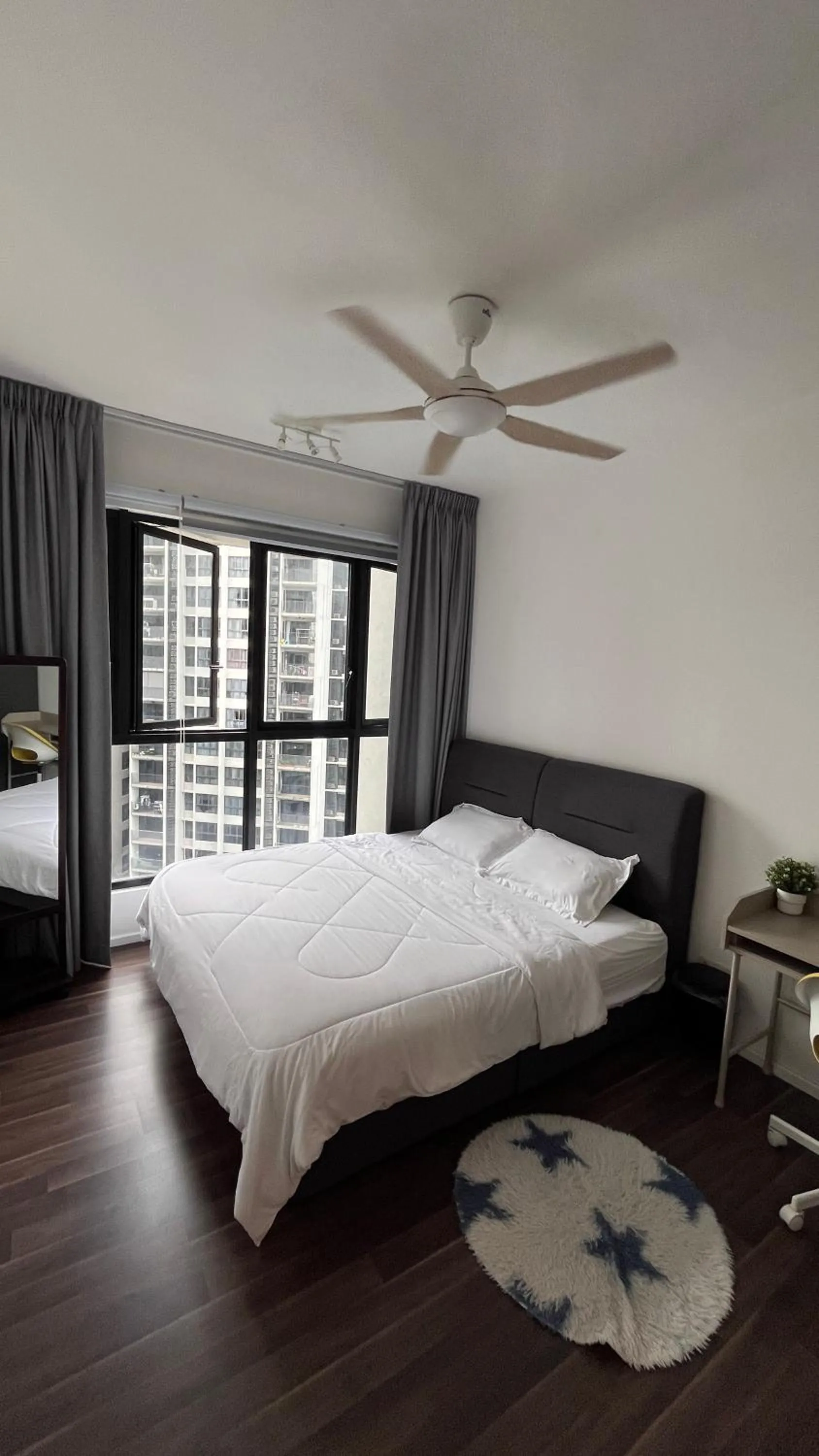 Bed in Geo Bukit Rimau Apartment