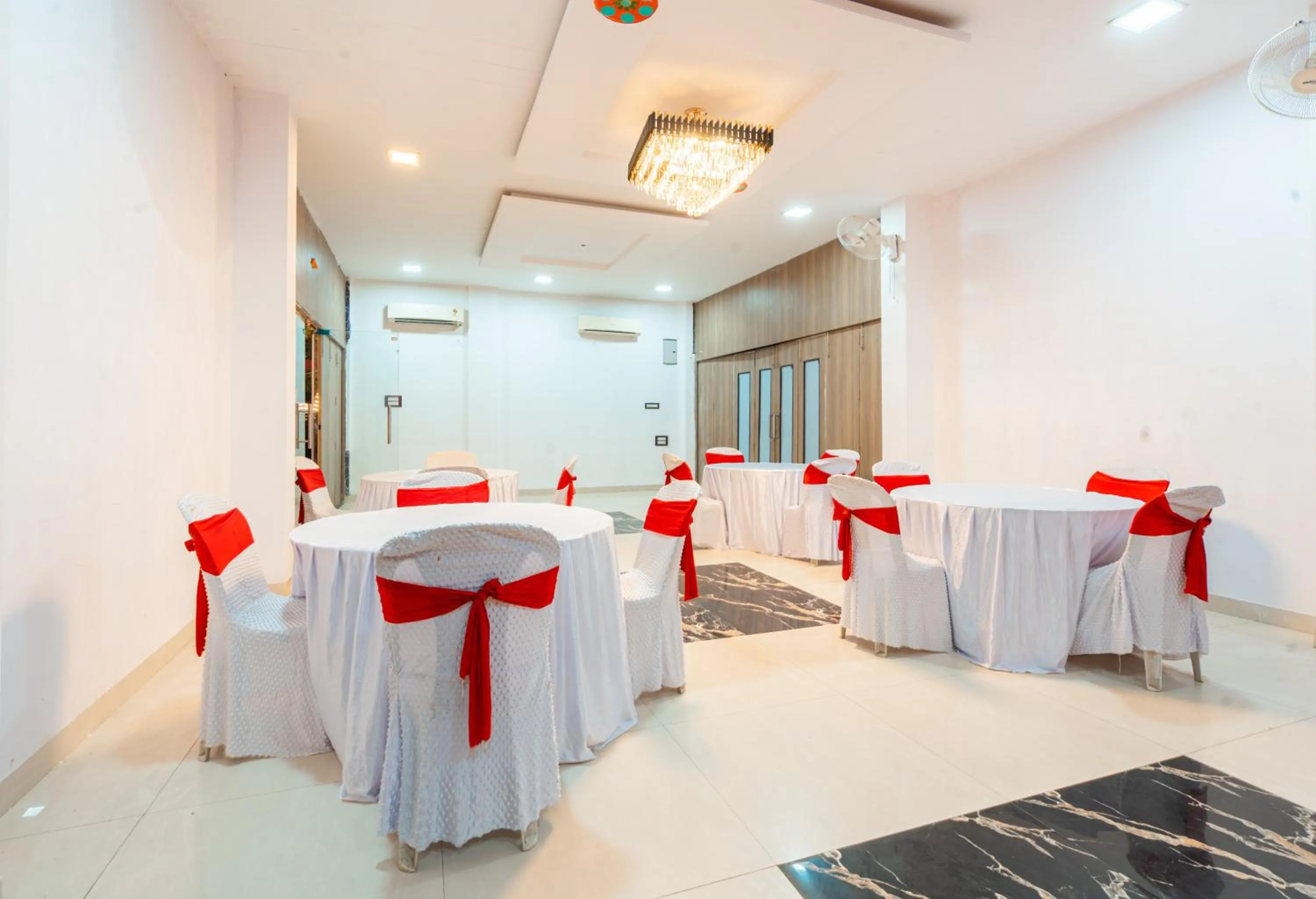 Dining area in Treebo Udyam Glory