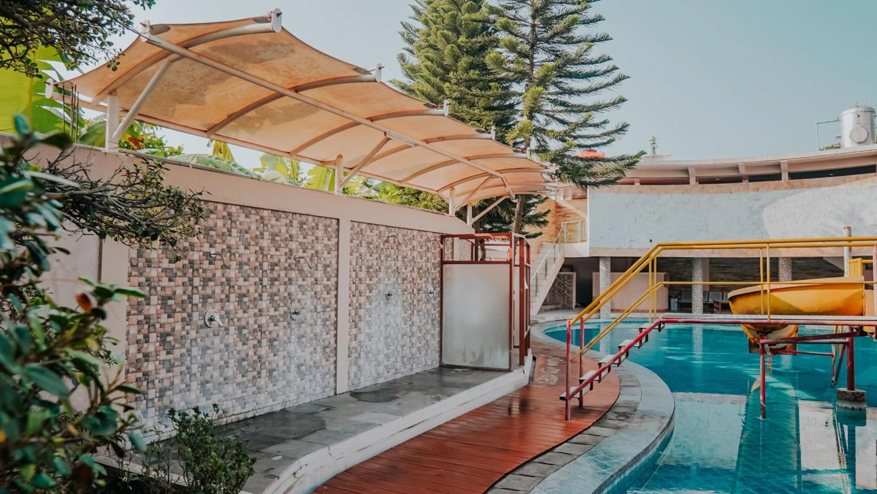 Swimming pool in Villa Rancabango Hotel & Resort Garut