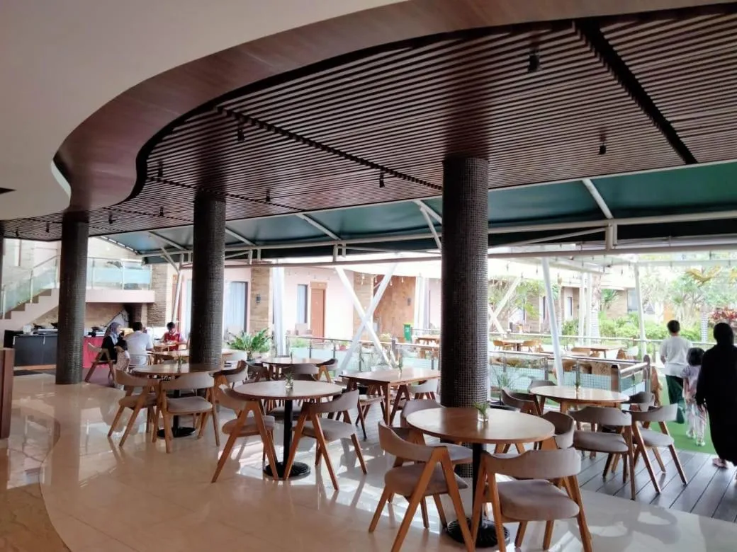 Restaurant/places to eat in Villa Rancabango Hotel & Resort Garut