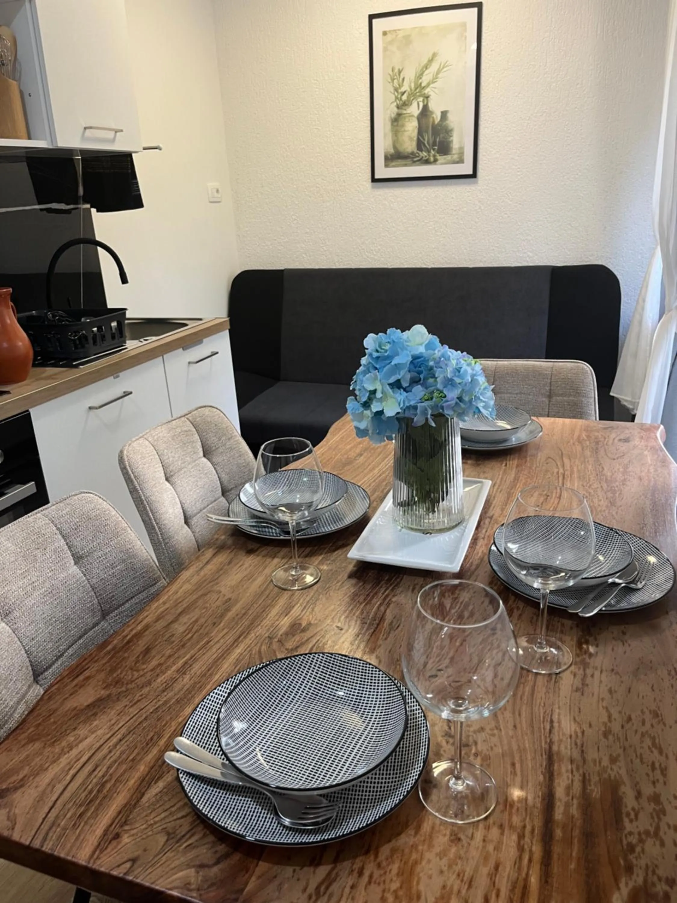 Dining area in City apartment Blue Vibes
