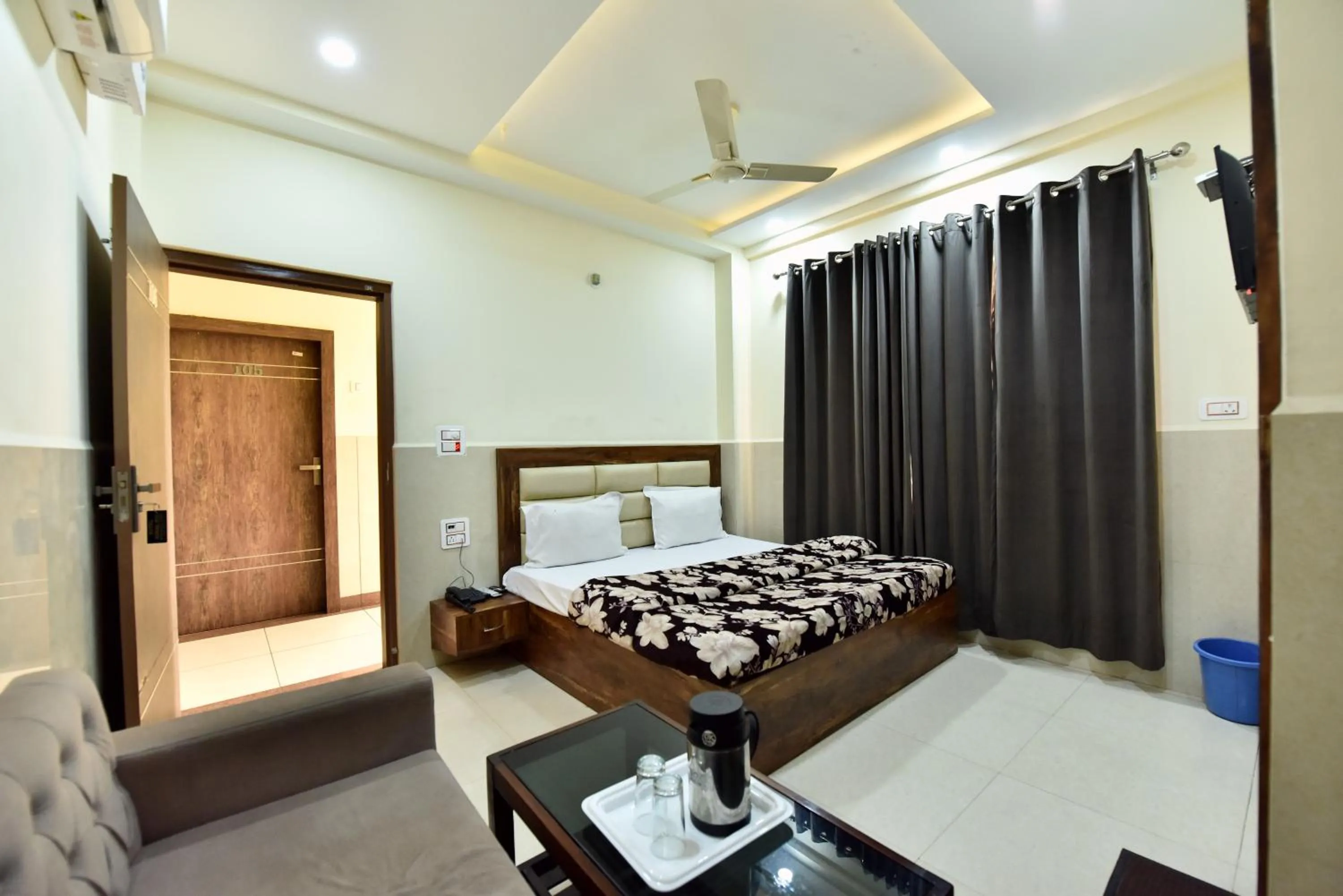 Bed in Royal Inn Jammu