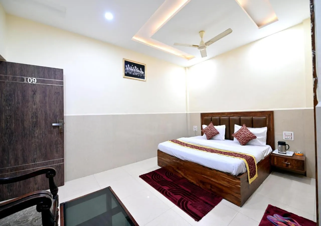 Bed in Royal Inn Jammu