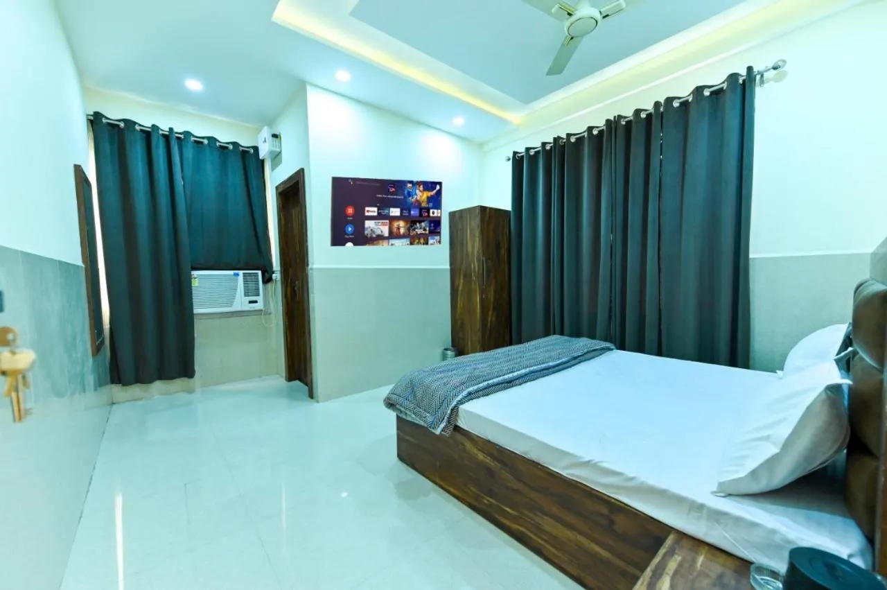 Bed in Royal Inn Jammu