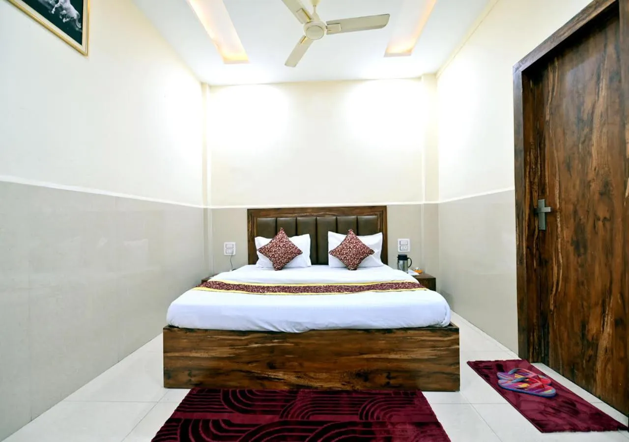 Bedroom, Bed in Royal Inn Jammu